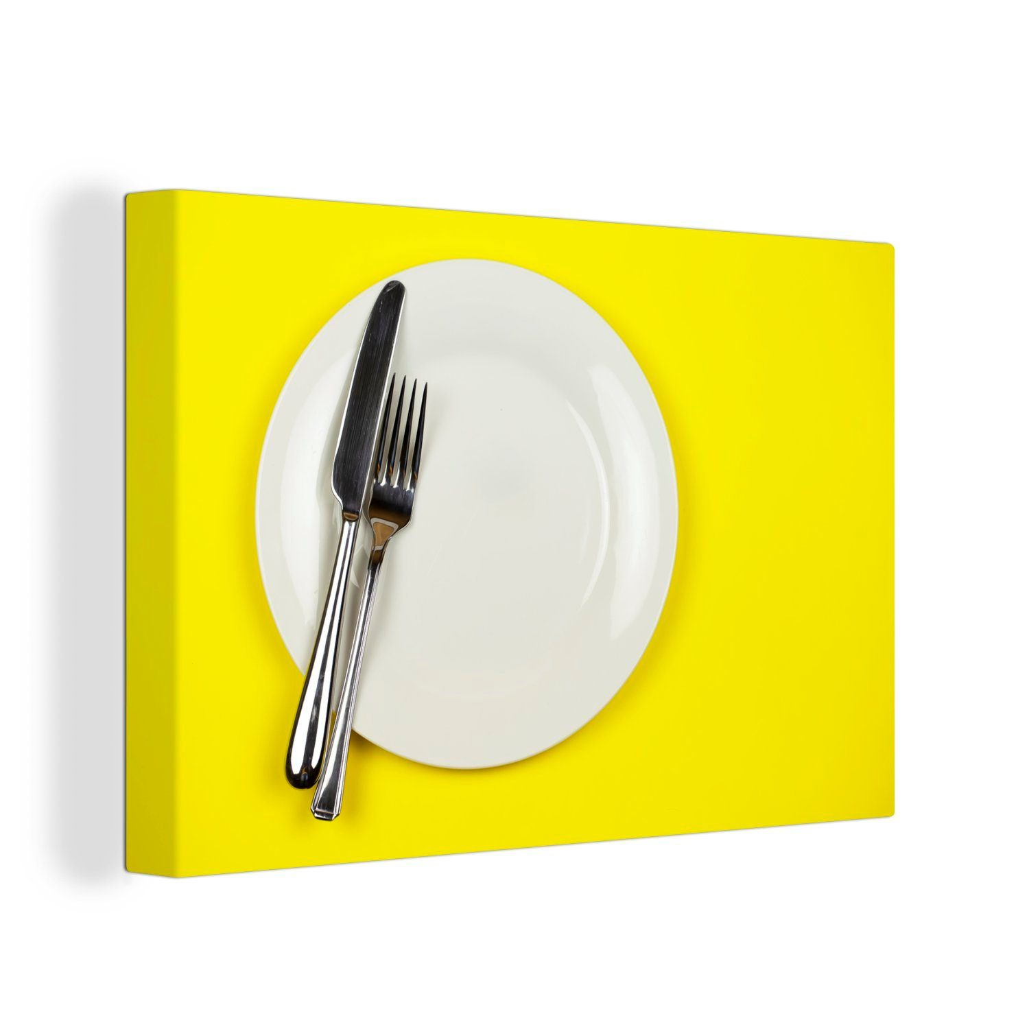 OneMillionCanvasses® Leinwandbild Ein Messer und eine Gabel auf einem Teller mit gelbem Hintergrund, (1 St), Wandbild Leinwandbilder, Aufhängefertig, Wanddeko, 30x20 cm