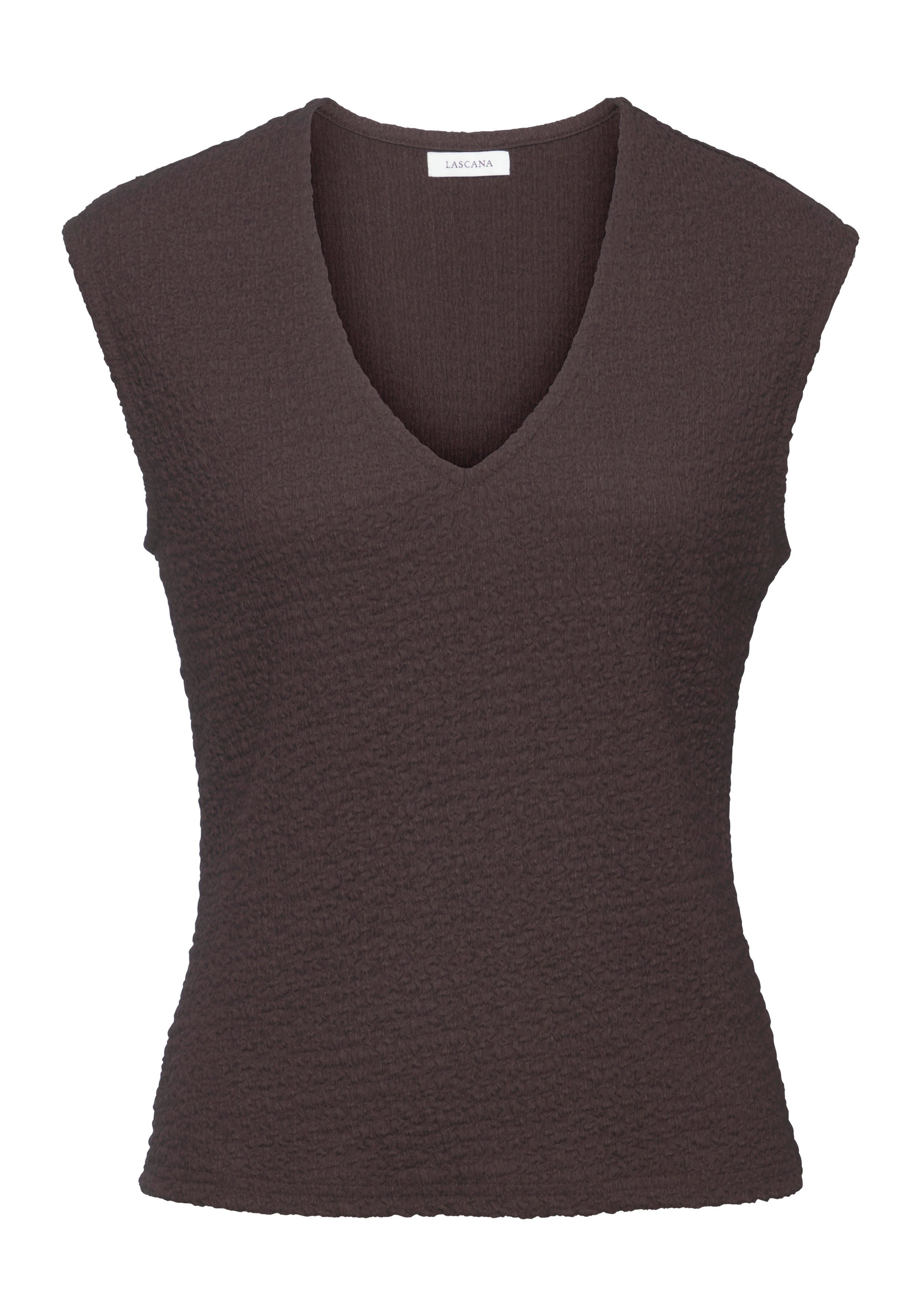 LASCANA Kurzarmshirt aus modischer Strukturware mit V-Ausschnitt bügelfreies Shirt, Sommershirt, figurbetontes T-Shirt, V-Shirt. € 24,99