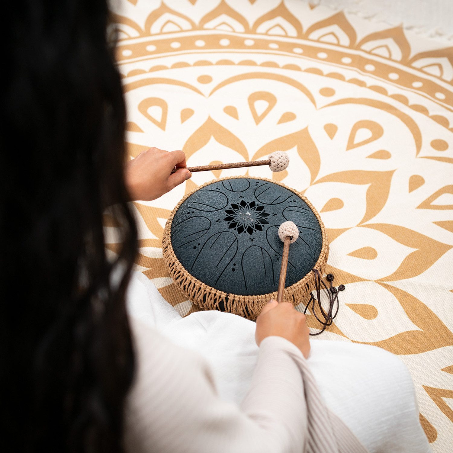 Meinl Sonic Energy Steel Tongue Drum MOSTD2NB,Medium, Stimmung: 432 Hz, 8 Töne, C-Moll mit Reinigungstuch