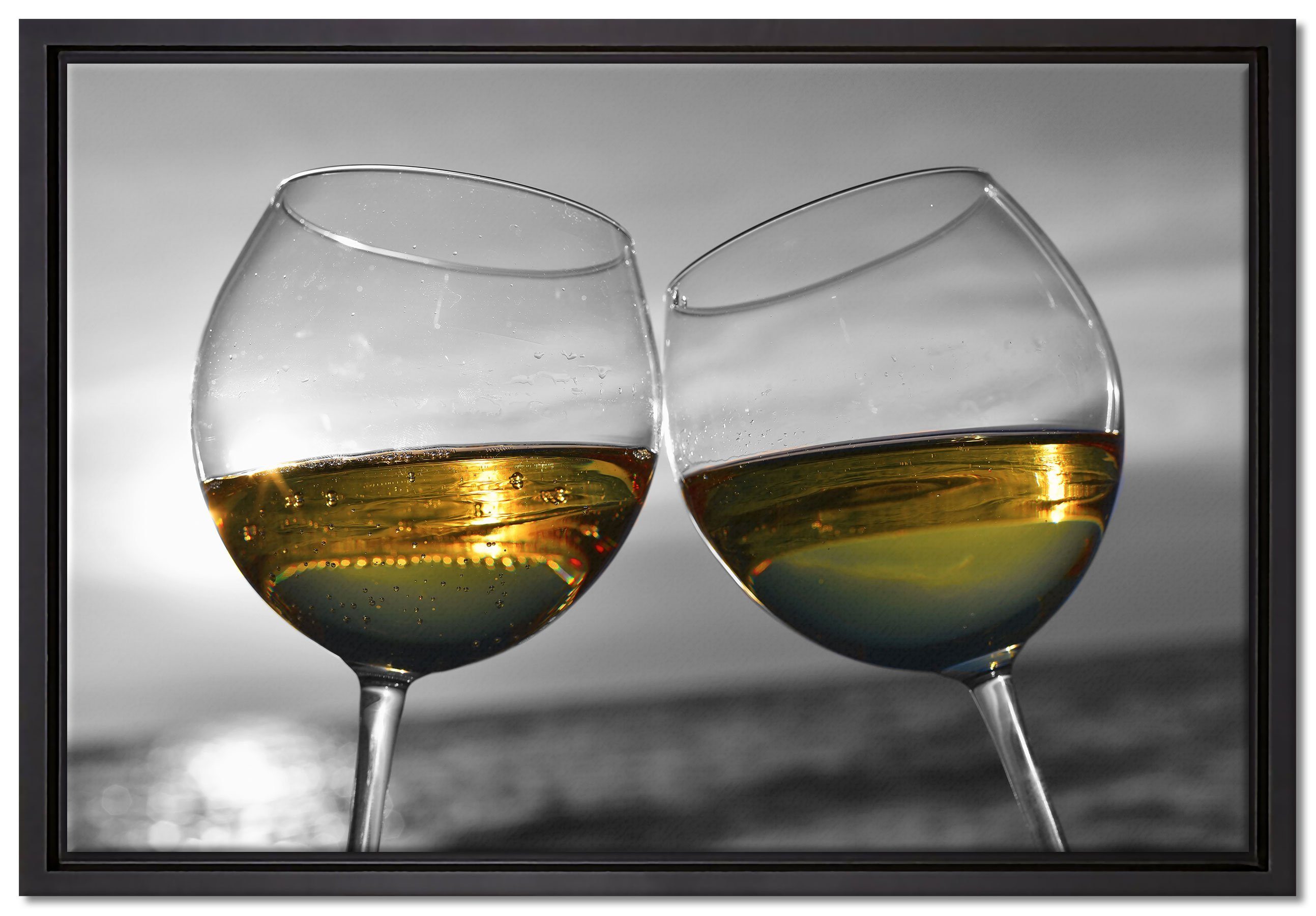 Pixxprint Leinwandbild Wein in Gläsern am Meer, Wanddekoration (1 St), Leinwandbild fertig bespannt, in einem Schattenfugen-Bilderrahmen gefasst, inkl. Zackenaufhänger