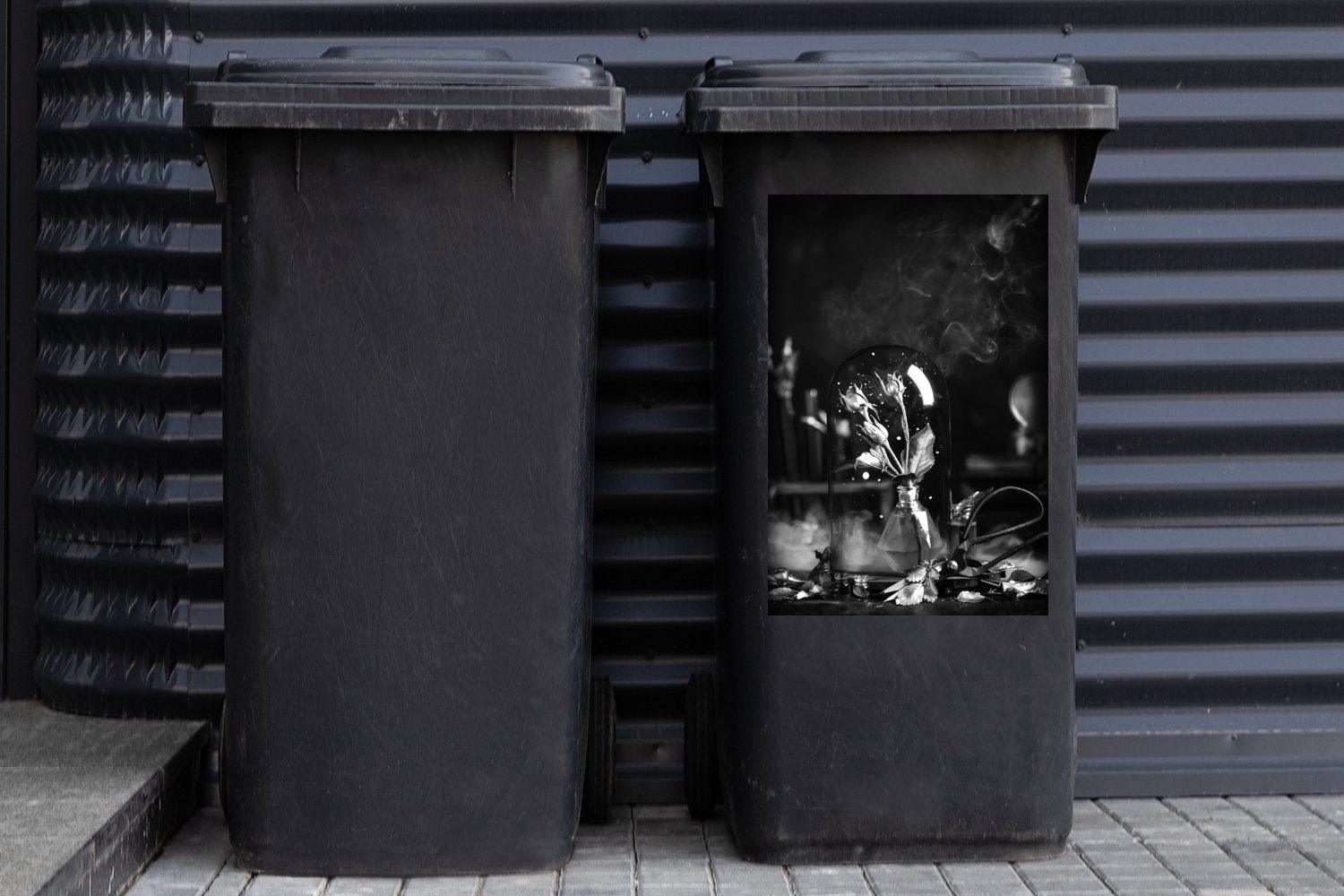 MuchoWow Wandsticker Blumen in schwarz - Mülltonne, weiß St), (1 Container, Sticker, einer und Abfalbehälter Glasglocke Mülleimer-aufkleber