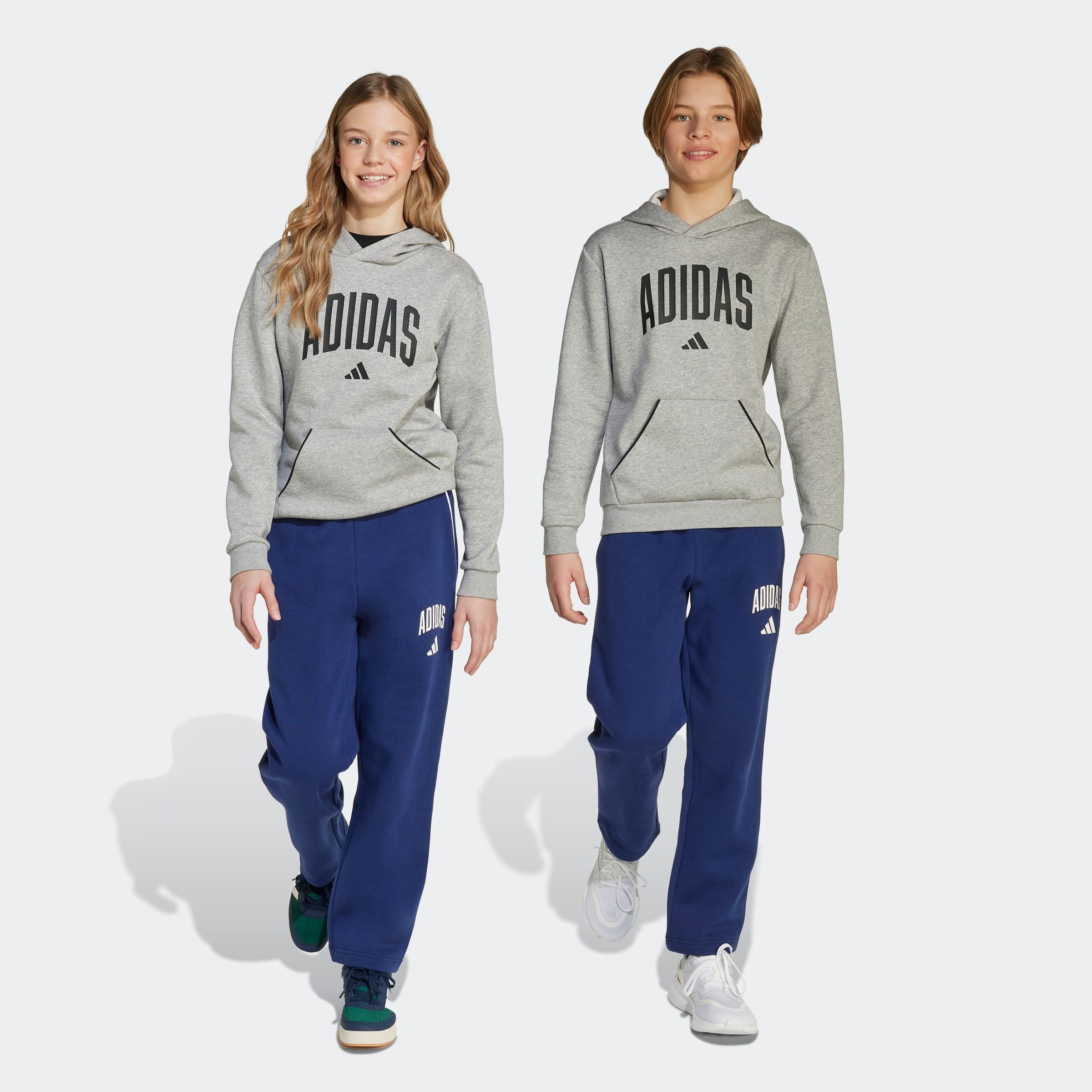 adidas Sportswear Sporthose SAISON ESSENTIALS COLLEGE TYPOGRAPHIE KINDER für Kinder und Teens, sportlicher Stil, mit Seitentaschen