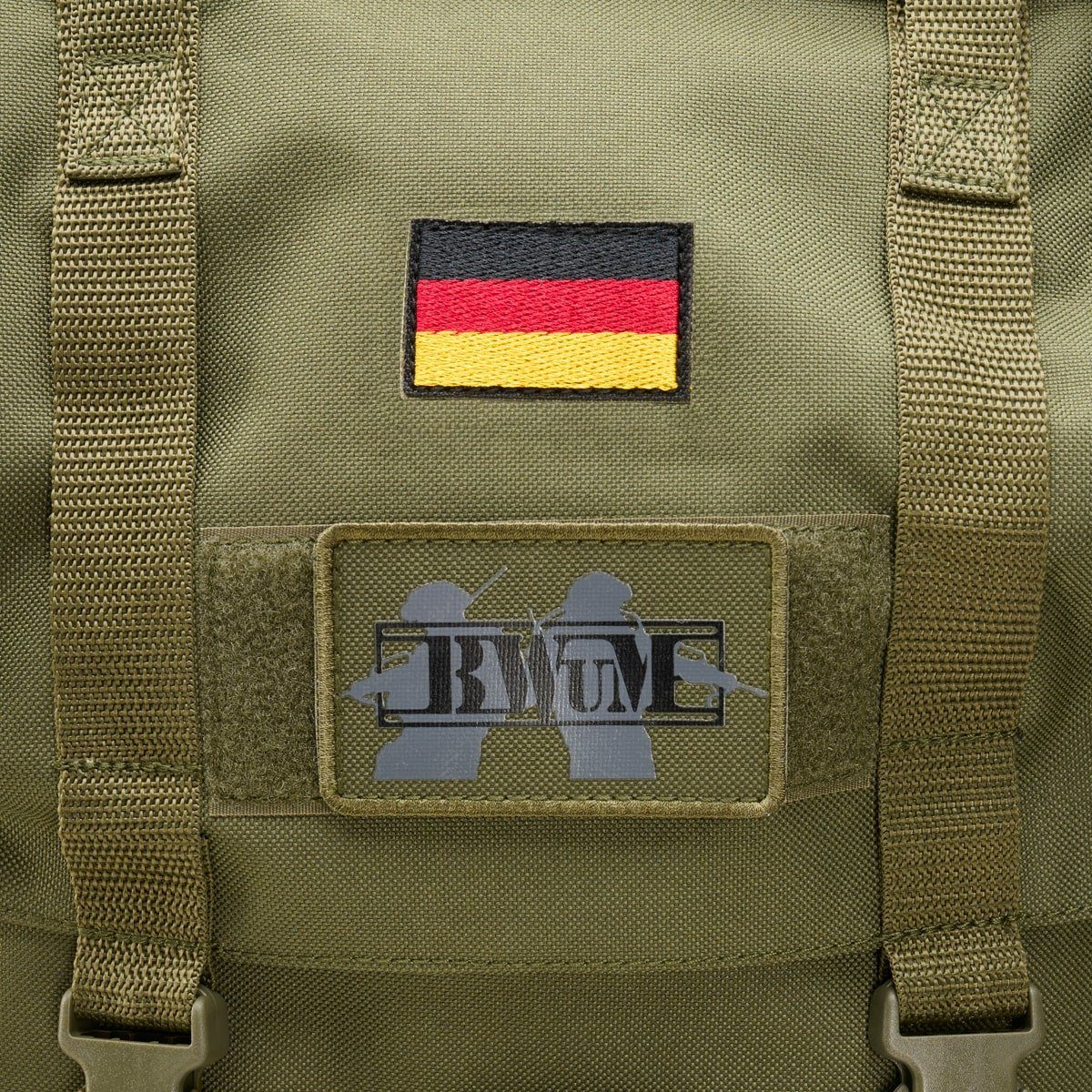 BWuM Daypack BWuM Bundeswehr Kampfrucksack 65L + Patch & Flagge günstig online kaufen