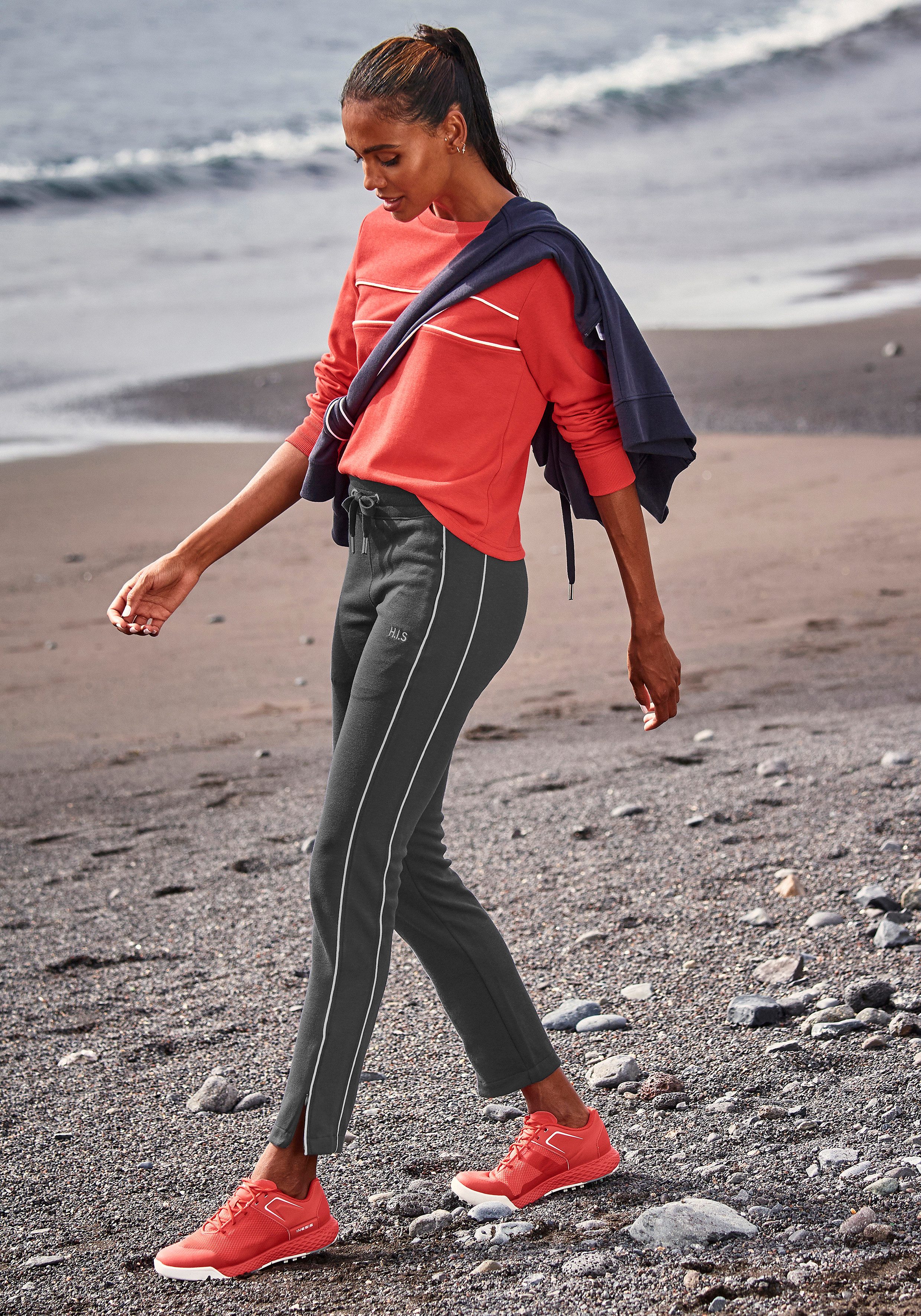H.I.S Sweathose mit Reißverschluss am Beinsaum. Ideal für Sport- und Freizeit.
