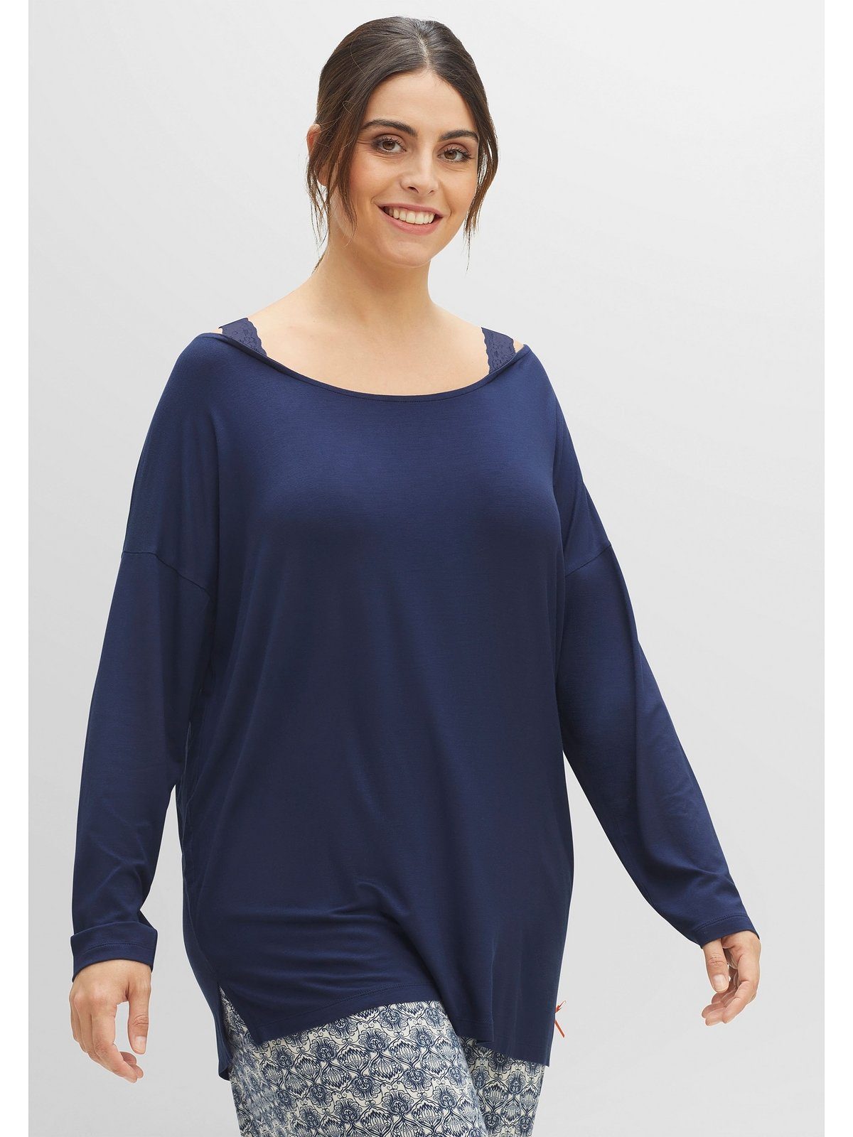 Sheego Pyjamaoberteil Große Größen in Lagenoptik, mit Trägern aus Spitze | V-Shirts