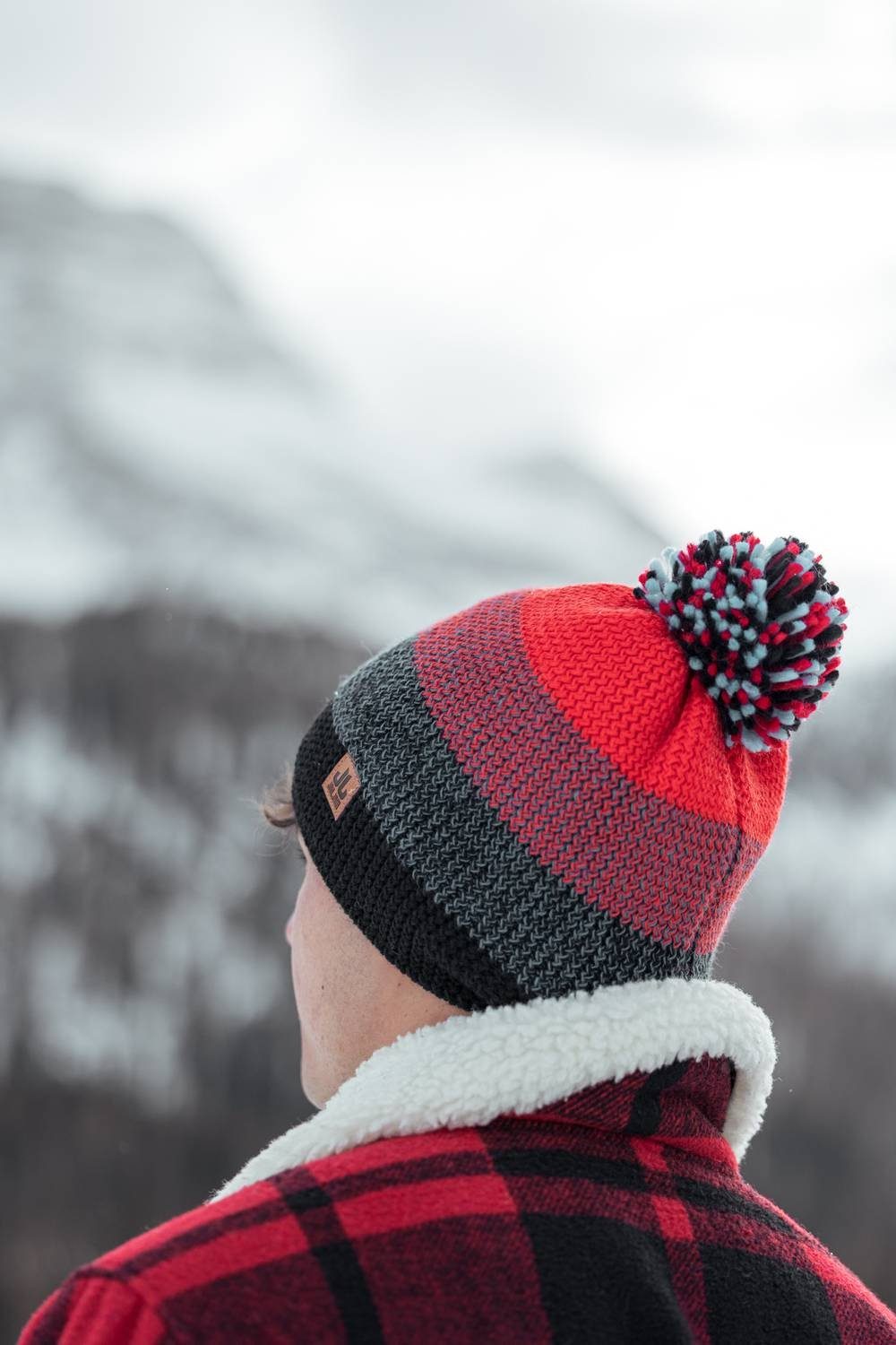 Wollanteil Strickmütze Hochwertige Jam Jail Bommel-Mütze Fuxia 50% Winter mit Unisex