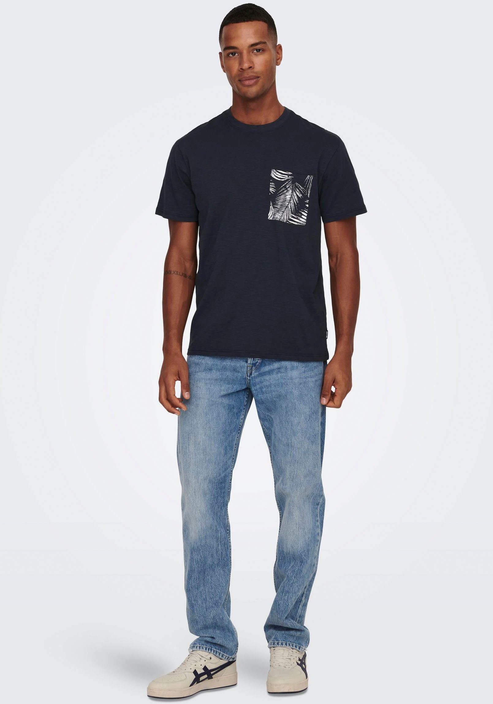 ONLY & SONS Rundhalsshirt ONSPERRY REG LIFE LEAF Dark Navy POCKETTEE