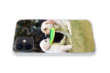 MuchoWow Handyhülle Hund mit seinem Welpen und einem Frisbee, Handyhülle Apple iPhone 12 Mini, Smartphone-Bumper, Print, Handy