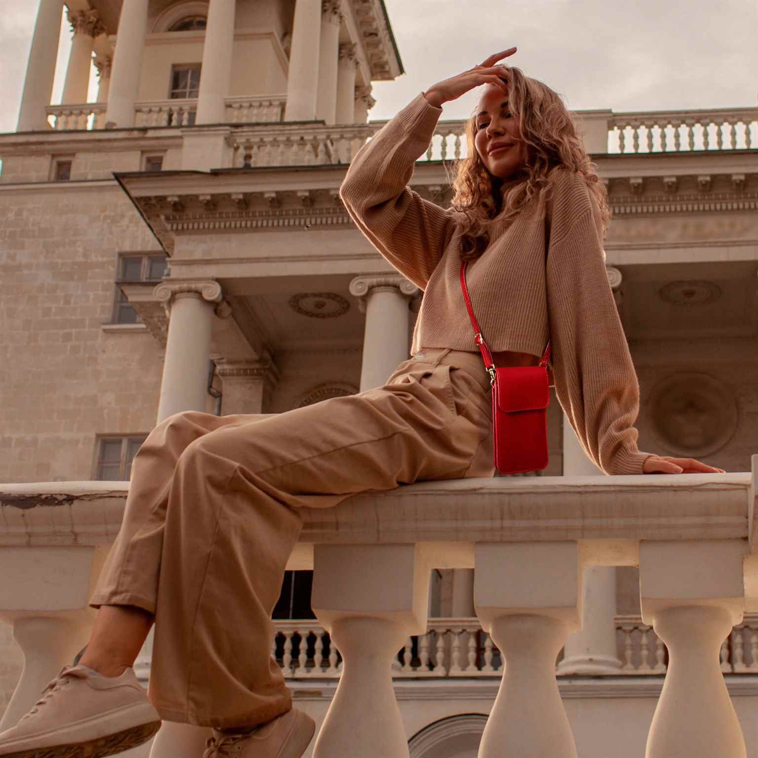 moex Handyhülle moex® CitySling für Apple iPhone 14 Pro Max, Handytasche zum Umhängen kleine Handtasche mit Handyfach Touch-Fenster