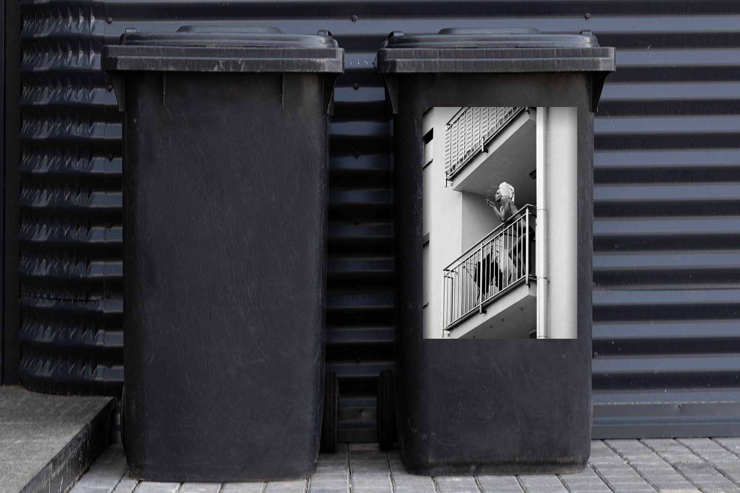 Wandsticker Frau (1 Zigaretten Rauchen Abfalbehälter - Mülltonne, St), - Balkon Sticker, - Mülleimer-aufkleber, MuchoWow Container,