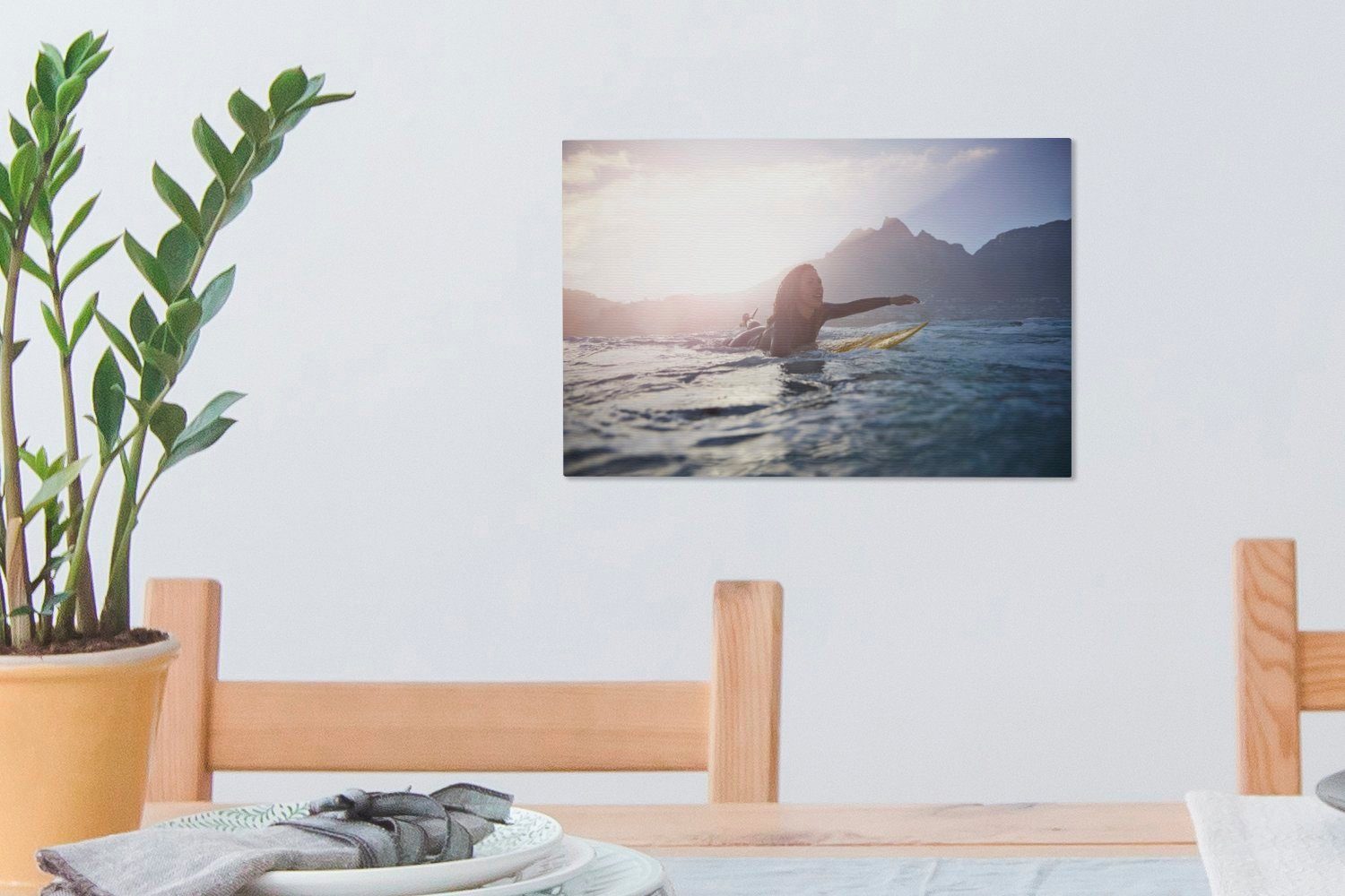 OneMillionCanvasses® Leinwandbild Surferin paddelt, (1 cm Wanddeko, Aufhängefertig, St), Leinwandbilder, 30x20 Wandbild