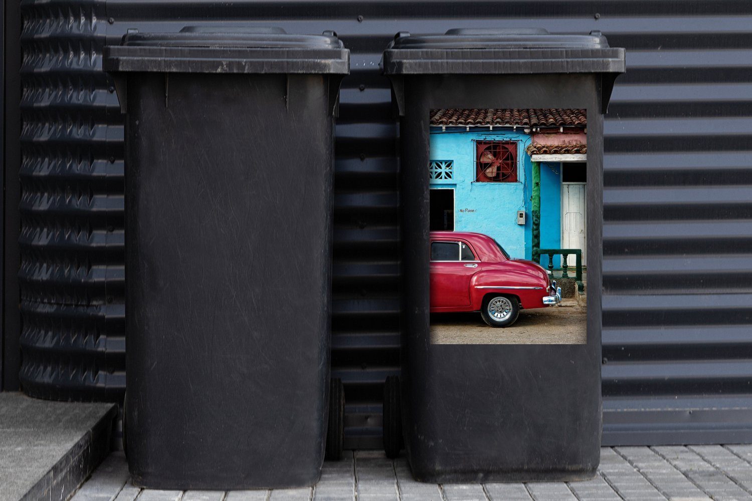 Haus (1 Ein Oldtimer Mülltonne, St), für ein Sticker, Container, MuchoWow Abfalbehälter blaues Wandsticker Mülleimer-aufkleber, kubanischer