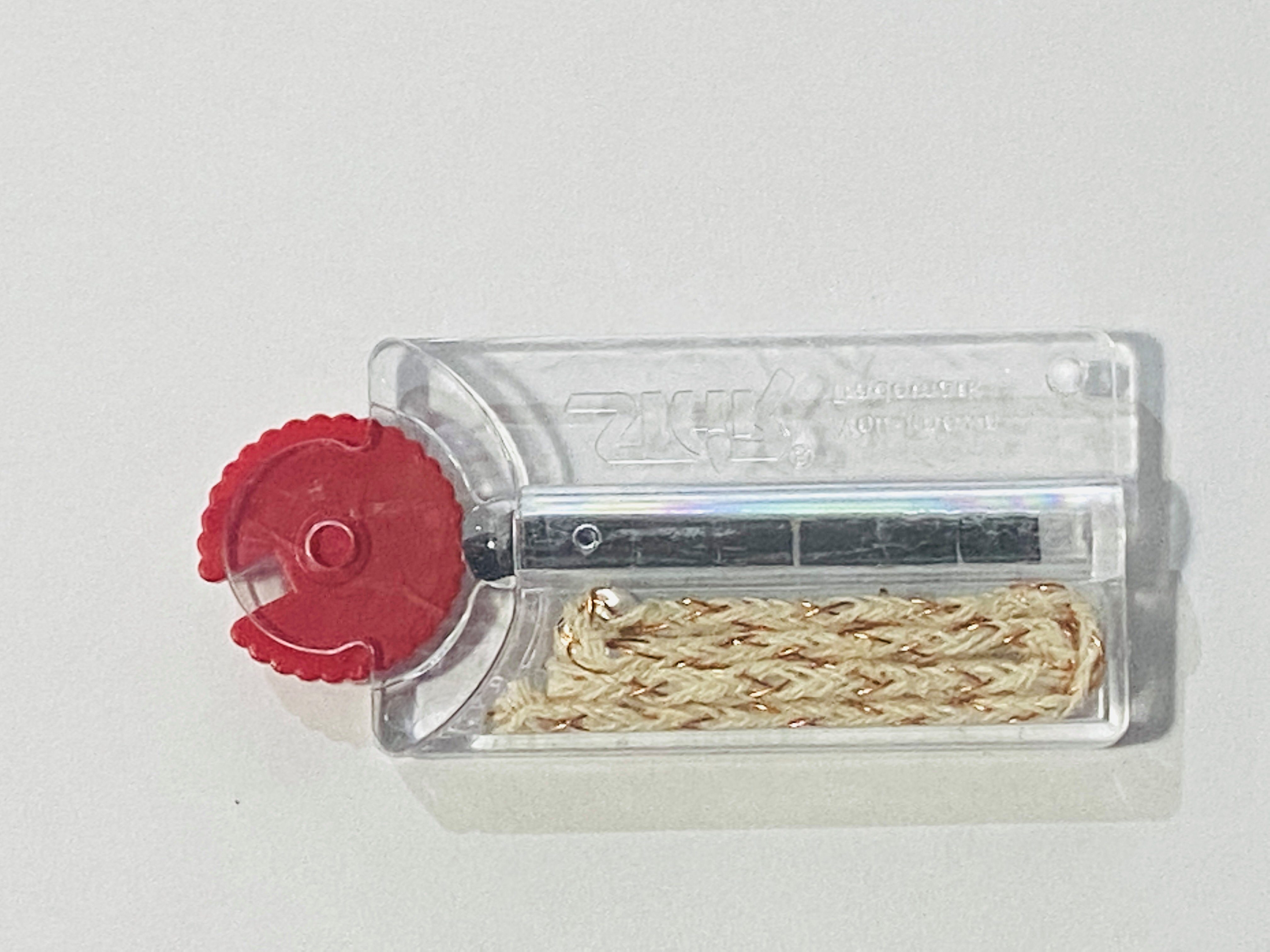 meytrade Feuerzeug Zubehör Feuersteine & Docht Spender für Benzinfeuerzug z.B. ZIPPO, 7 Feuersteine und 1 Docht im Set