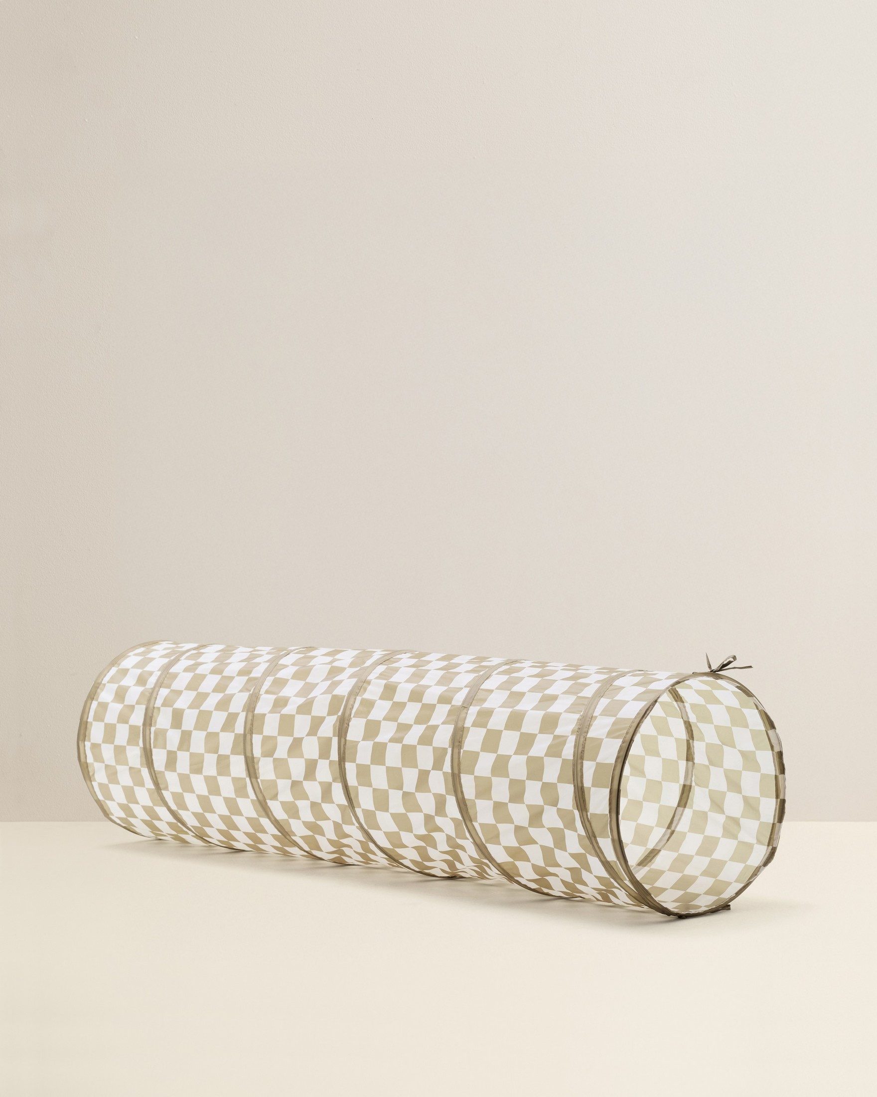 Kids Concept Spieltunnel Kids Concept - Spieltunnel Karo khaki 180cm lang - D 47cm (2-St., Inklusiver praktischer Aufbewahrungstasche), Inklusiver praktischer Aufbewahrungstasche