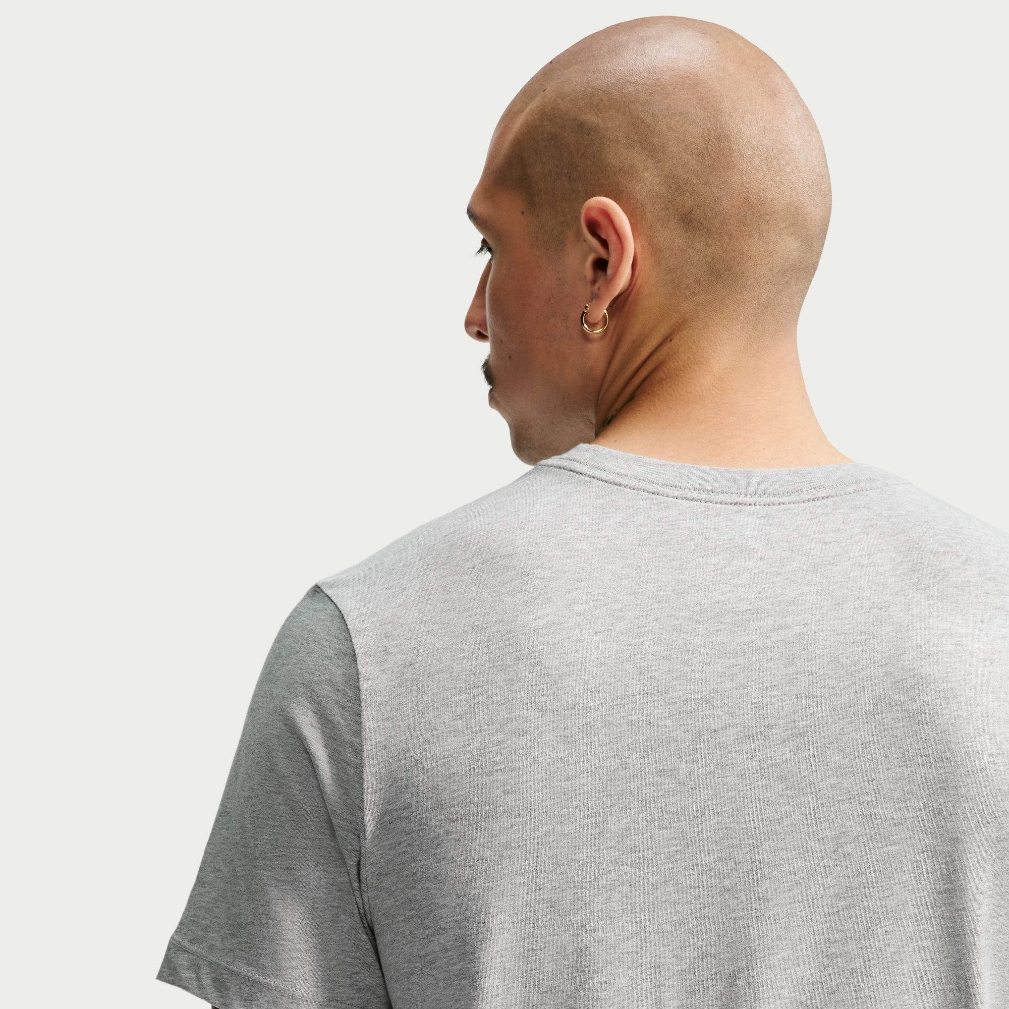 Nike Sportswear T-Shirt Nike Sportswear Men's T-Shirt mit Rundhalsausschnitt, aus Baumwolle, normale Länge