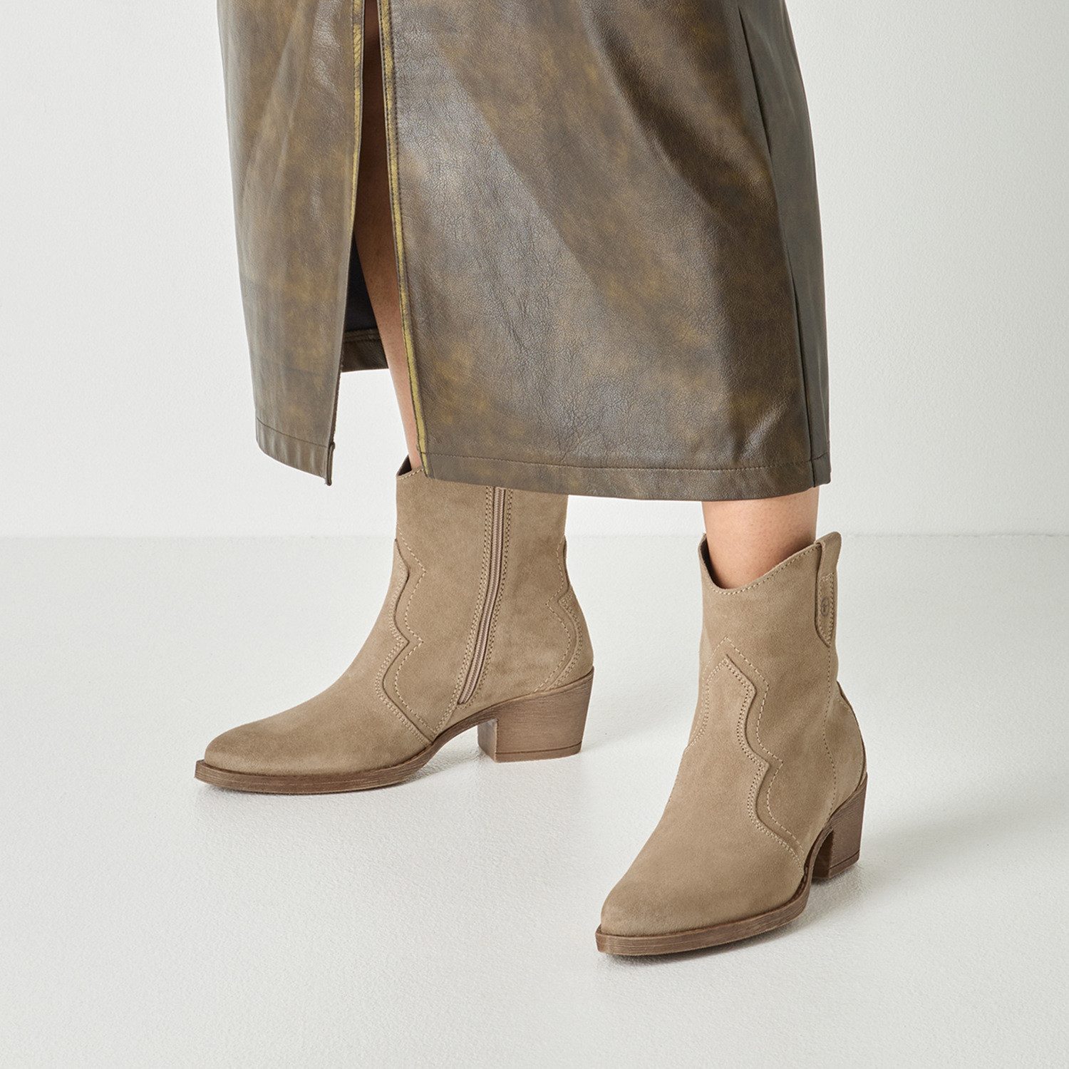 Tamaris Cowboy Stiefelette Blockabsatz, Festival, Western-Boots mit modischen Nähten