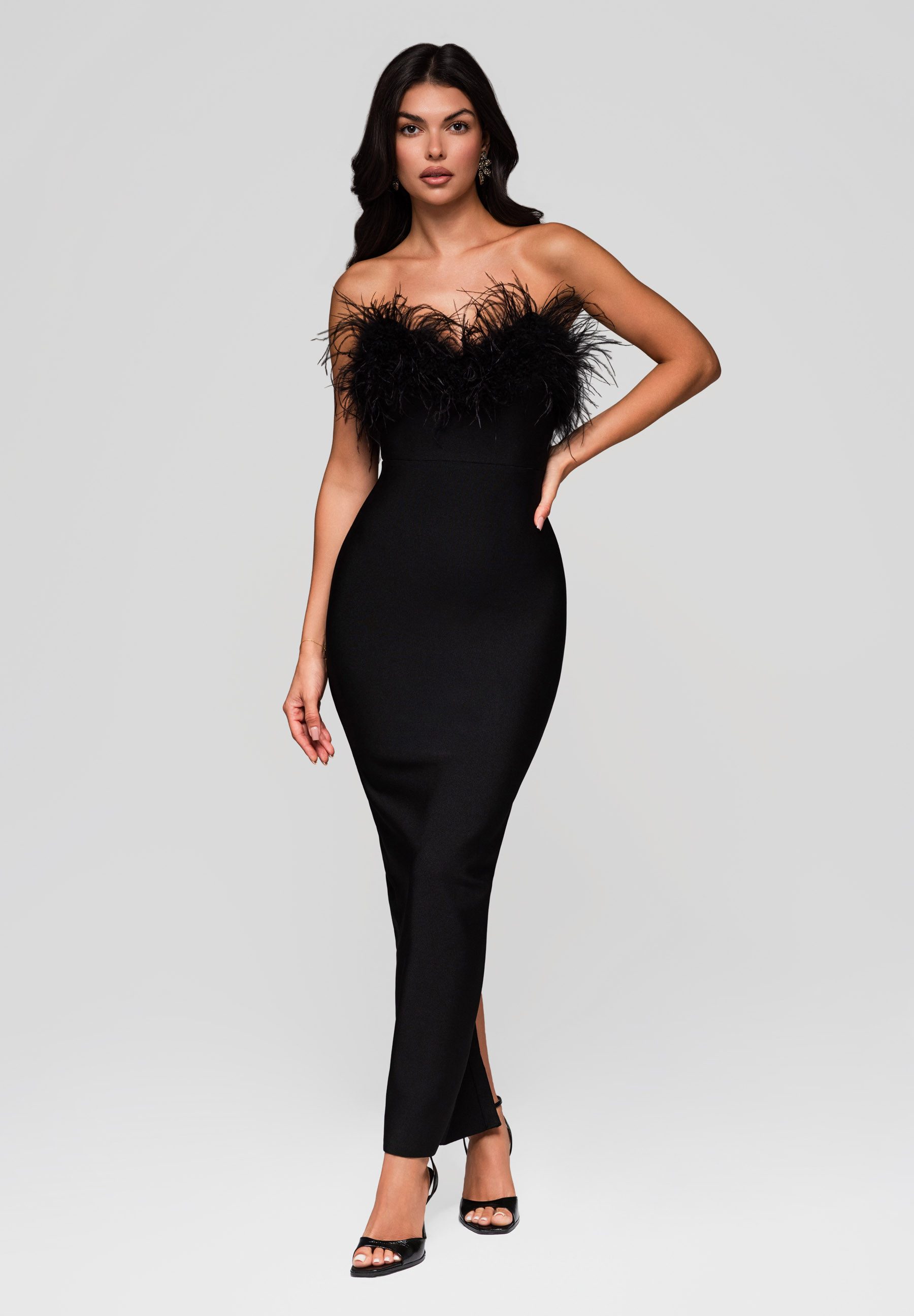 Abendkleid Elegantes Abendkleid mit Federnbesatz