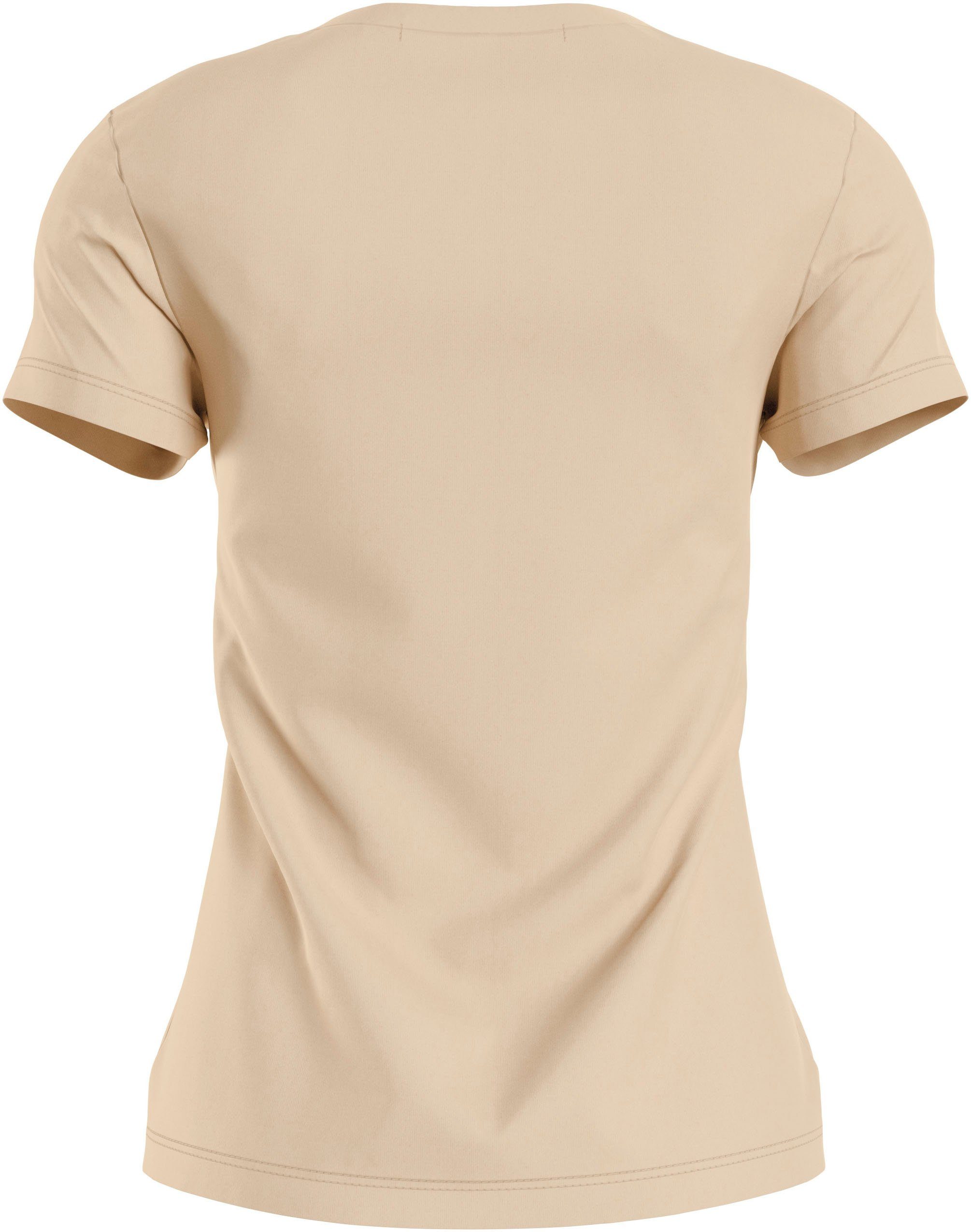 Calvin Klein Jeans Rundhalsshirt mit 2-PACK beige-weiß der (Packung, TEE SLIM 2er-Pack) Calvin auf MONOLOGO Klein 2-tlg., Brust Jeans Logoprint