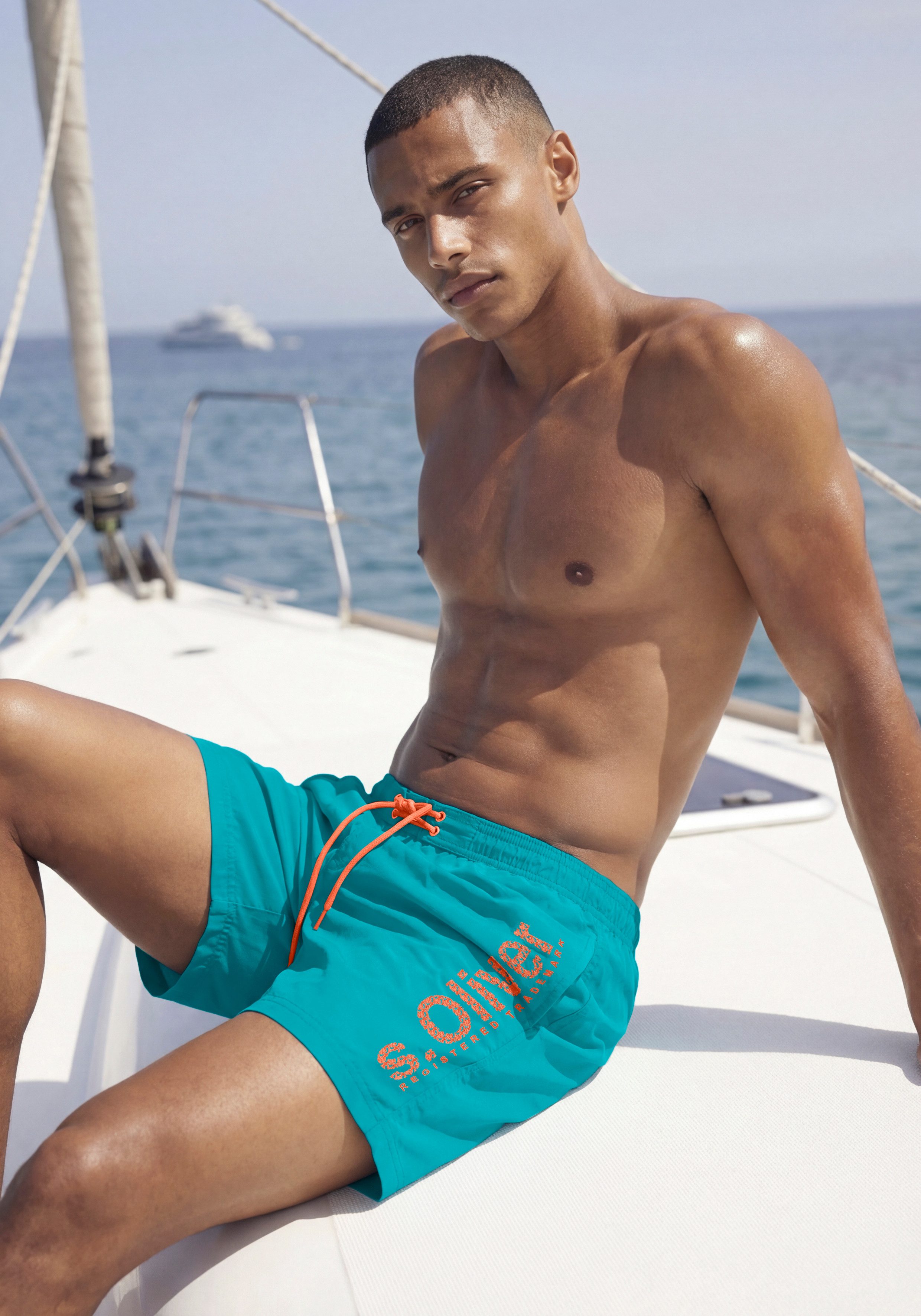 s.Oliver Badeshorts mit trendigem Logoprint