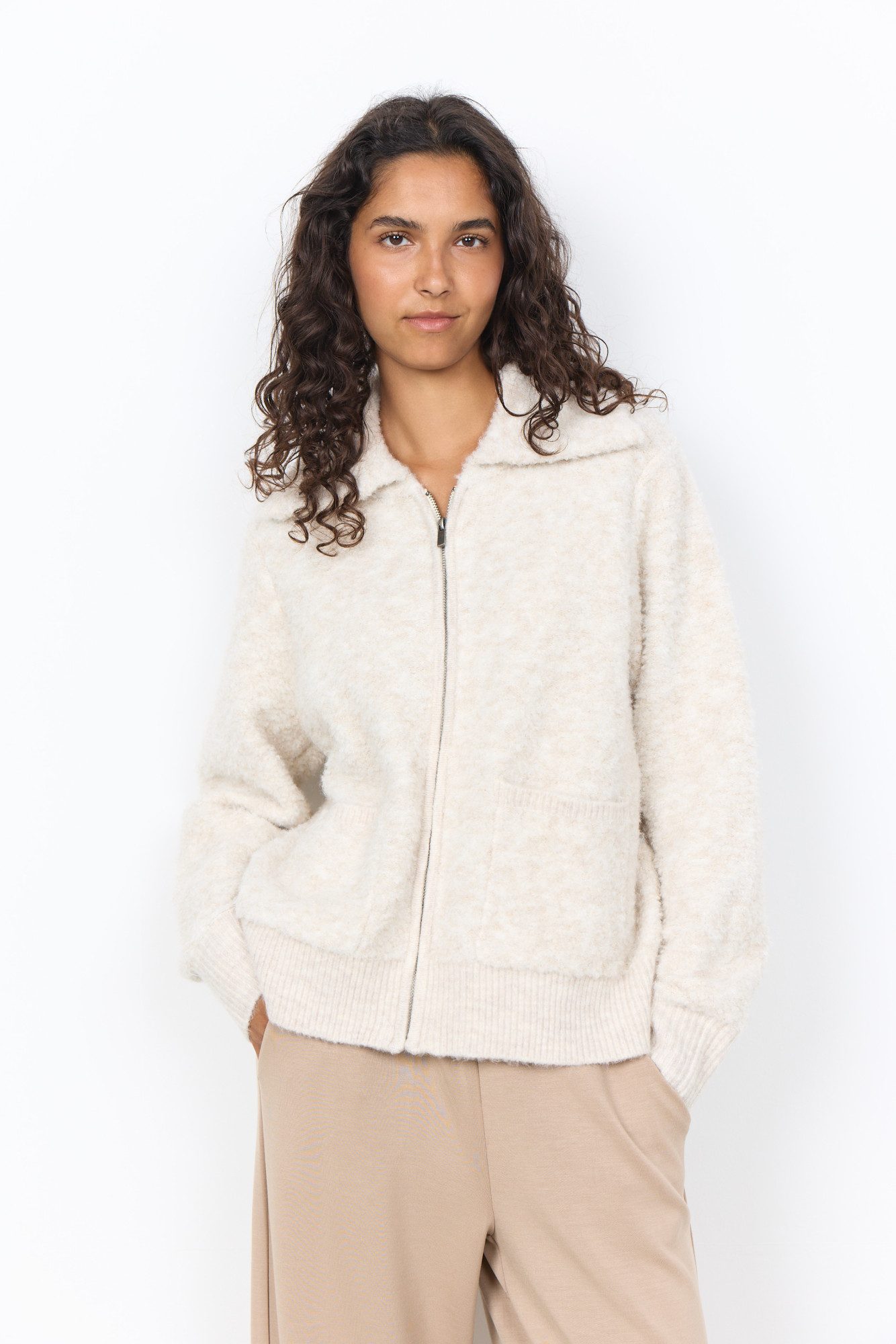 soyaconcept Strickjacke SC-VENCHE 4 Materialmix, mit Kragen und Reißverschluss, Eingrifftaschen