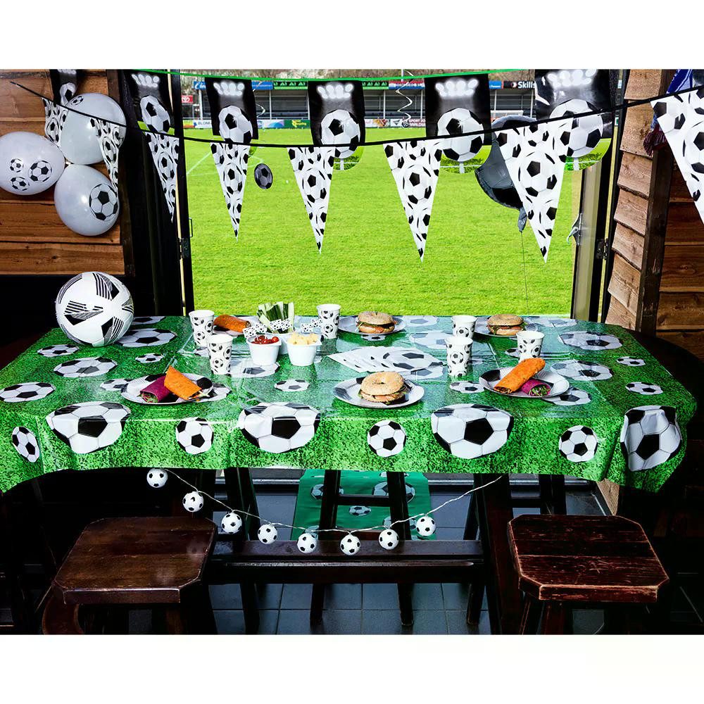 Boland Tischdecke PE Tischdecke Football Fußball Partydeko grün mit Bällen 120x180 cm, Praktisch, wasserabweisend und abwischbar