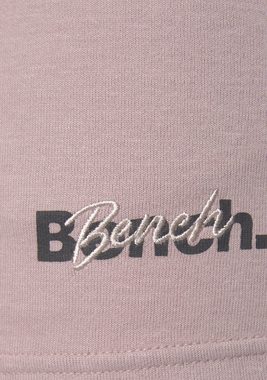 Bench. Loungewear Shorts mit Logodruck und Stickerei