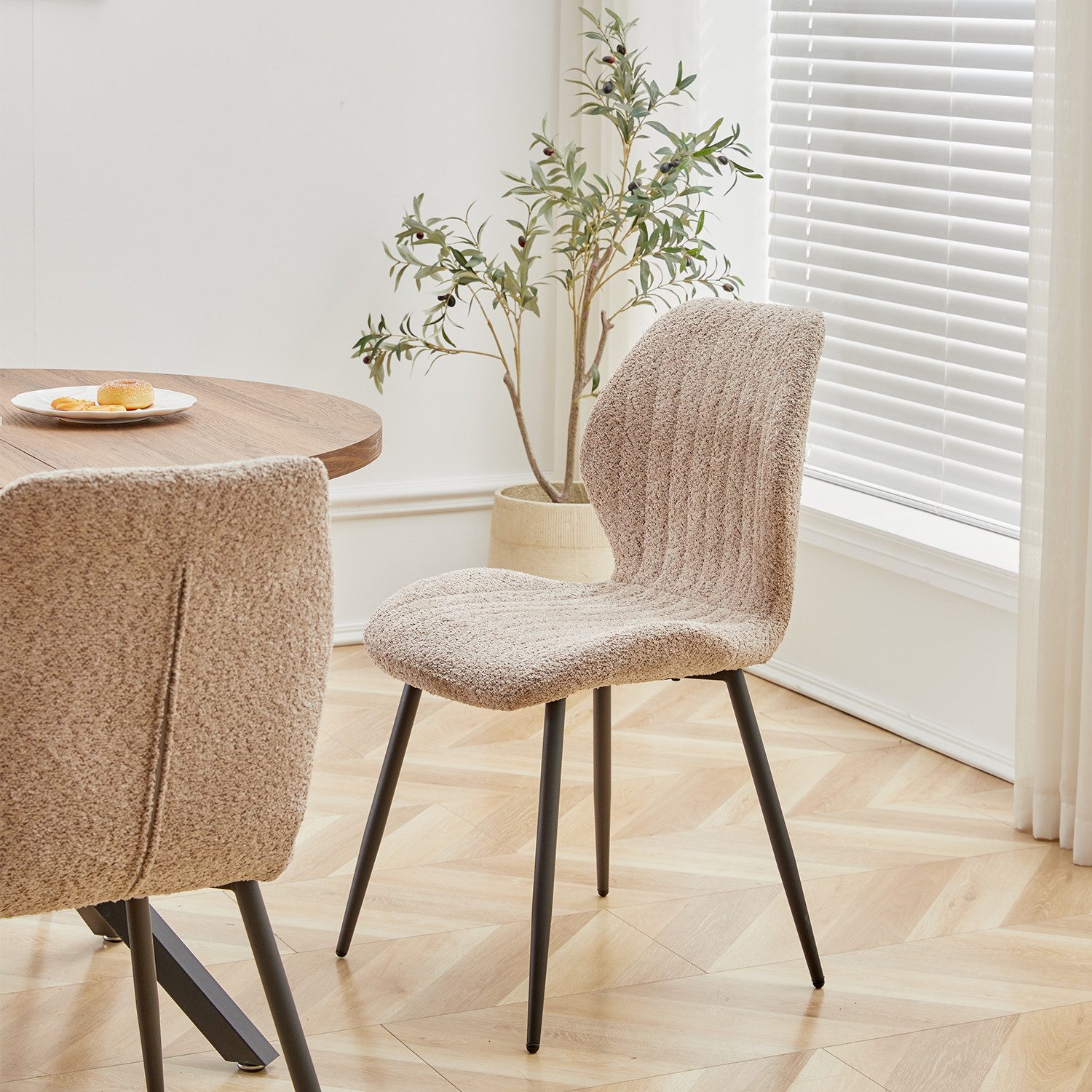 GrandCA HOME Esszimmerstuhl 4er Set Esszimmerstuhl, Gepolsterter Stoffstuhl, Moderner Küchenstuhl (4 St), 47.5 x 48 x 86cm, beige/braun/grau