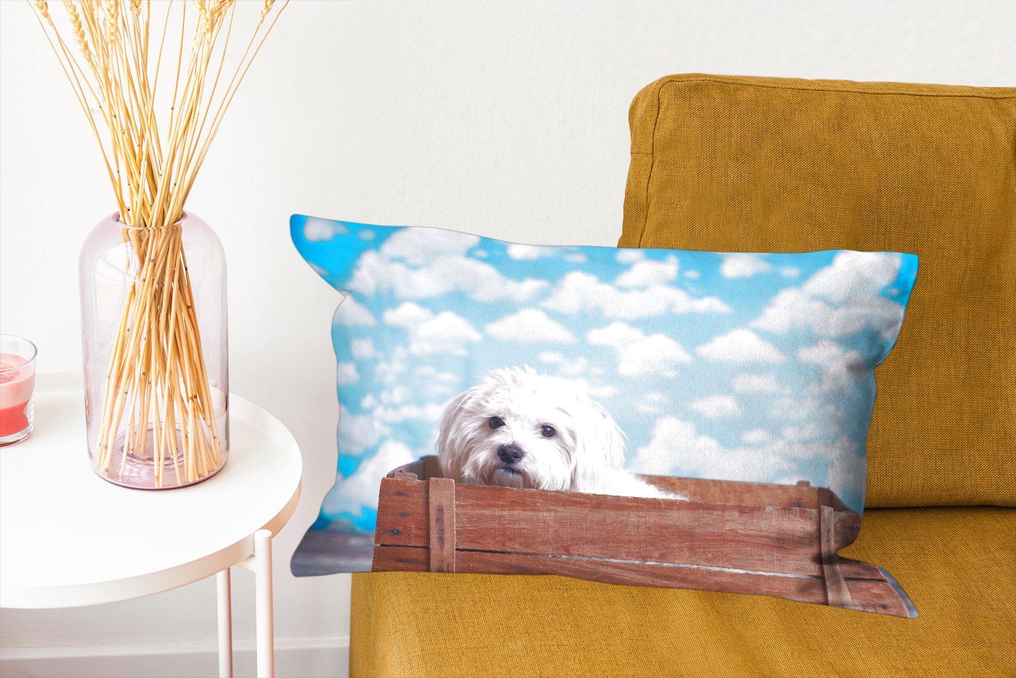 MuchoWow Dekokissen Malteser Hund in mit Dekoration, Wohzimmer Zierkissen, Dekokissen einer Holzkiste, Füllung, Schlafzimmer