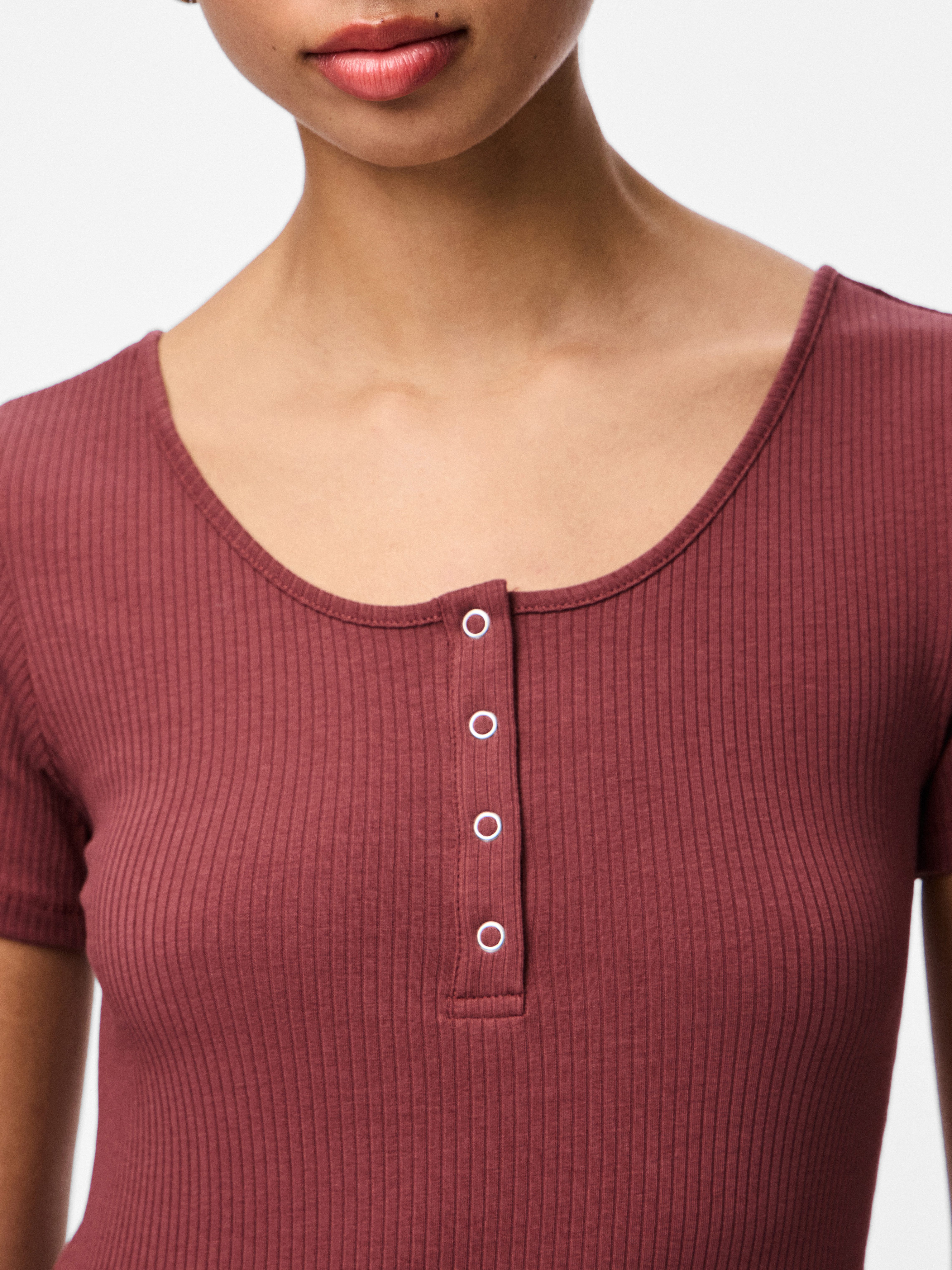 pieces Kurzarmshirt PCKITTE SS TOP NOOS BC Baumwollmischung, slim fit günstig online kaufen