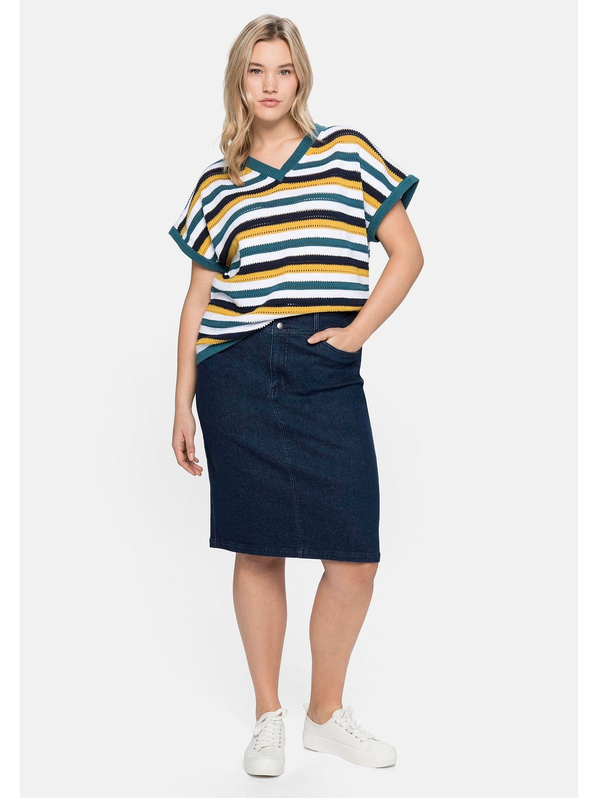 Sheego Jeansrock Große Größen mit breitem Bund und Schlitz hinten. Reduzierter Preis € 42,99. Unverbindliche Preisempfehlung € 75,99