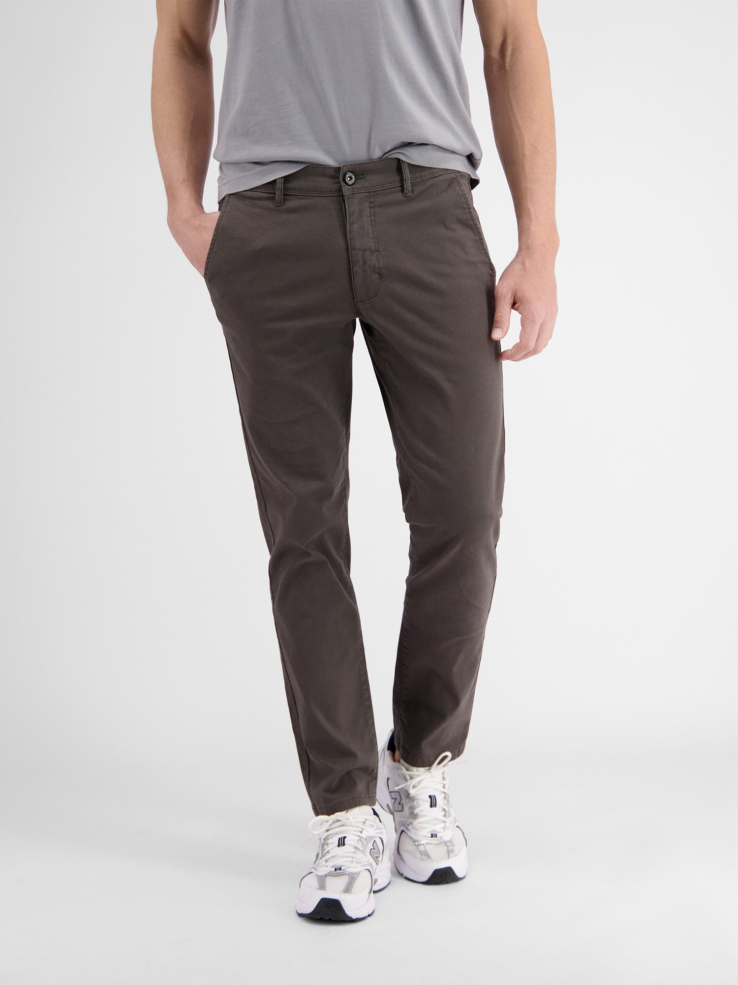 LERROS Chinohose Chino mit Stretchanteil, Comfort Fit Bequeme Herren Chinohose mit Stretch, bequem für Alltag und Büro – Bild 3 von 5