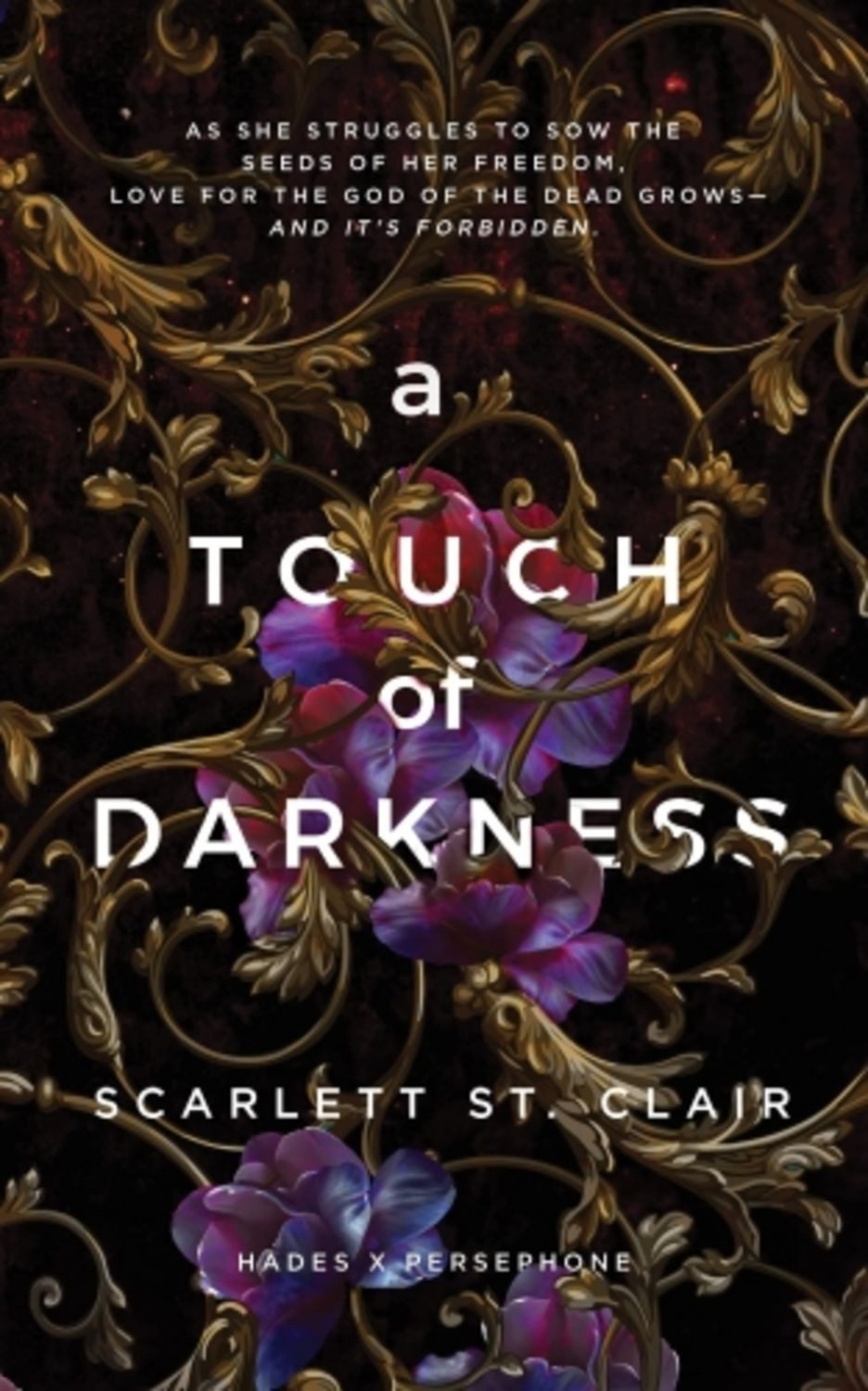 A Touch of Darkness / Scarlett St. Clair