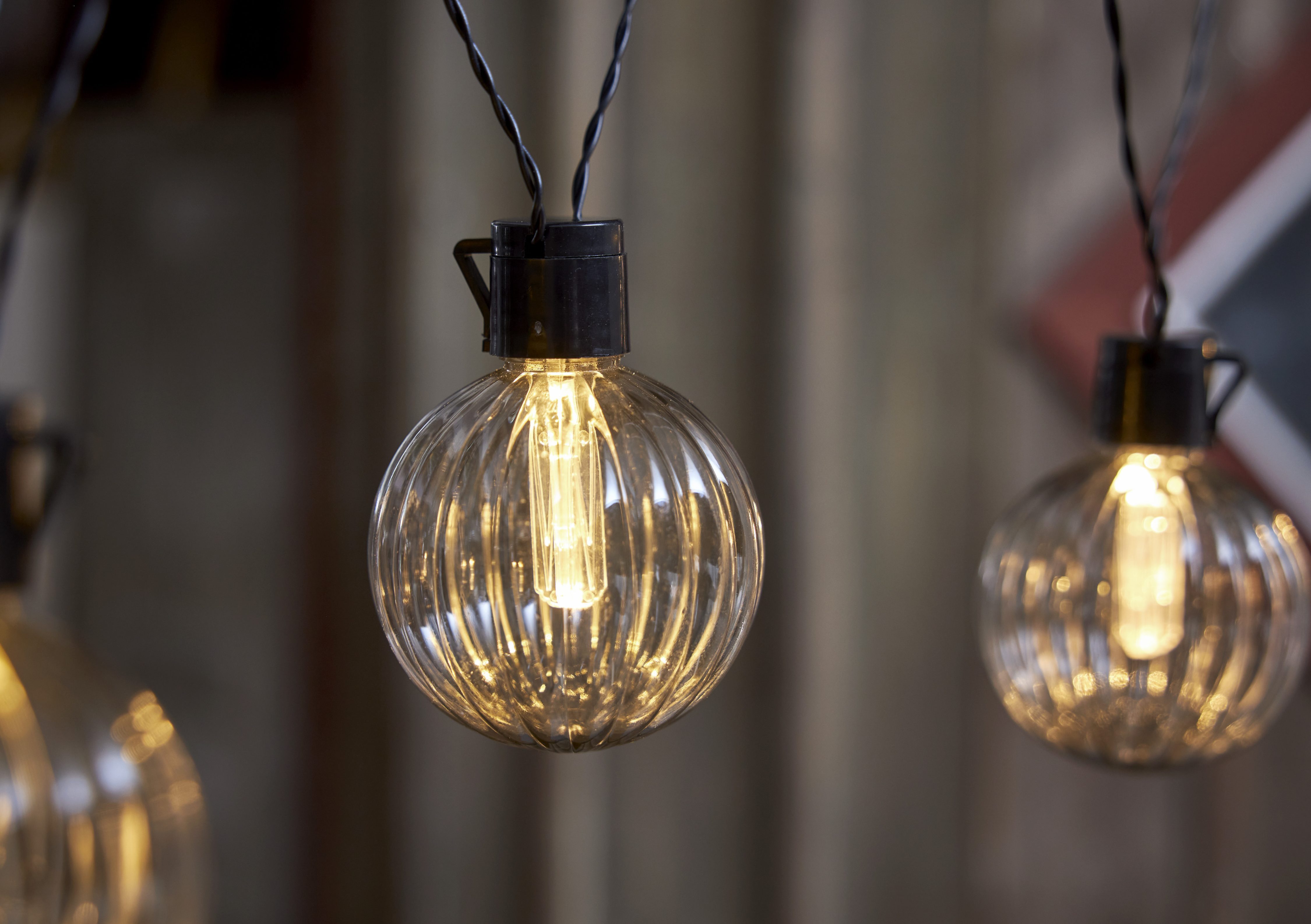 STAR TRADING LED-Lichterkette Archy, 10-flammig, 10 Kugeln aus PC mit Ø 8 cm, 3,6 m Länge plus 5 m Zuleitung, IP44