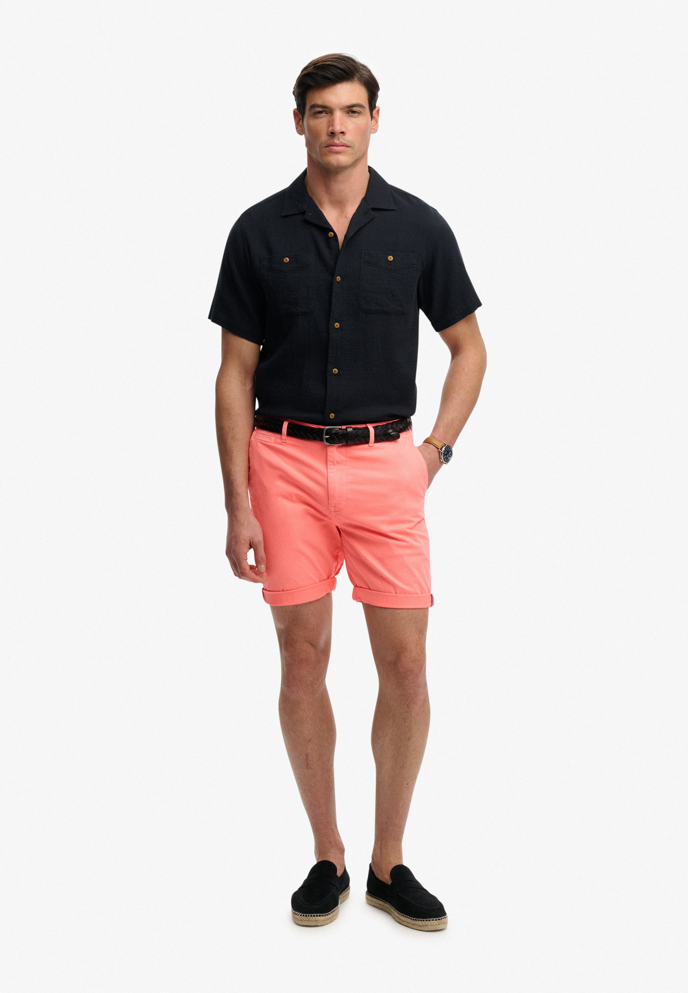 Superdry Chinoshorts PREMIUM REGULAR CHINO SHORT aus Baumwollmischung mit Elasthan, Relaxed Fit, unifarben, knielang – Bild 4 von 5