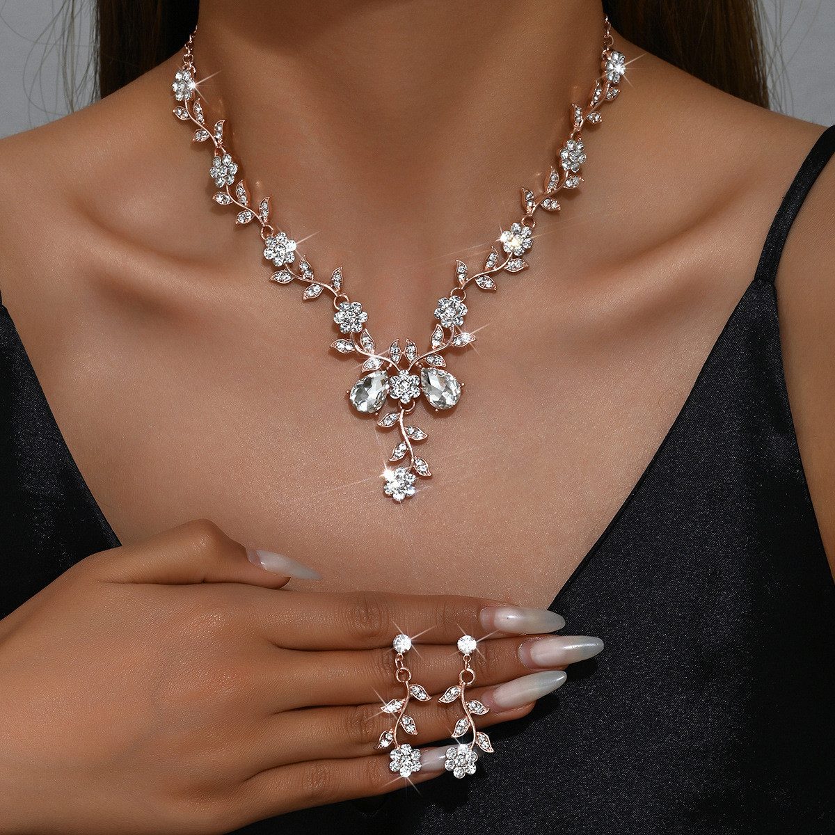 MOPUEA Ohrring und Ketten Set Schmuckset Ohrringe und Strass-Halskette Hochzeitsschmuck-Set (Set, 3-tlg., Ideal für Hochzeiten Partys und als stilvolles Geschenk), Verstellbare Halskette mit leichten Ohrringen für Komfort