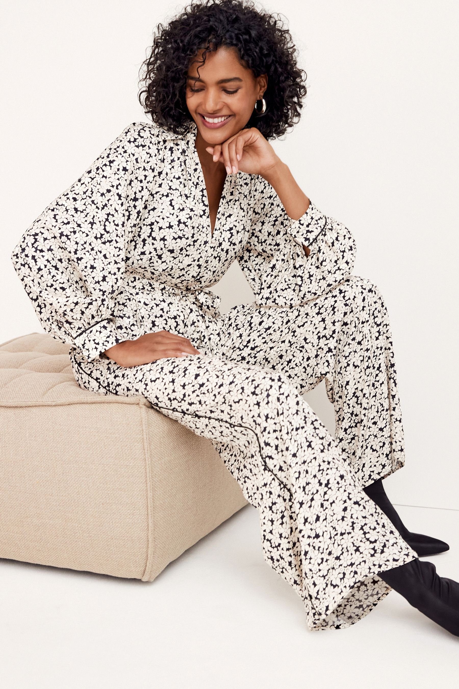 Next Jumpsuit Jumpsuit mit Jacquard-Kragen und Bindegürtel (1-tlg)