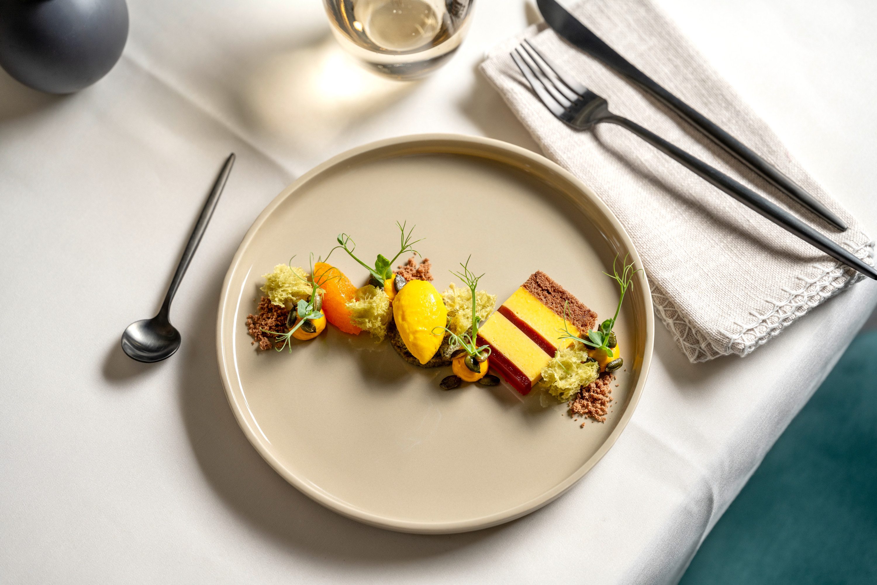 LEONARDO Teller-Set Speiseteller ROMA, Keramikteller, ca. 22 cm, 6-teilig (6-tlg), 6 Personen, Keramik, Teller Set, Geschirr-Set, Service, spülmaschinengeeignet