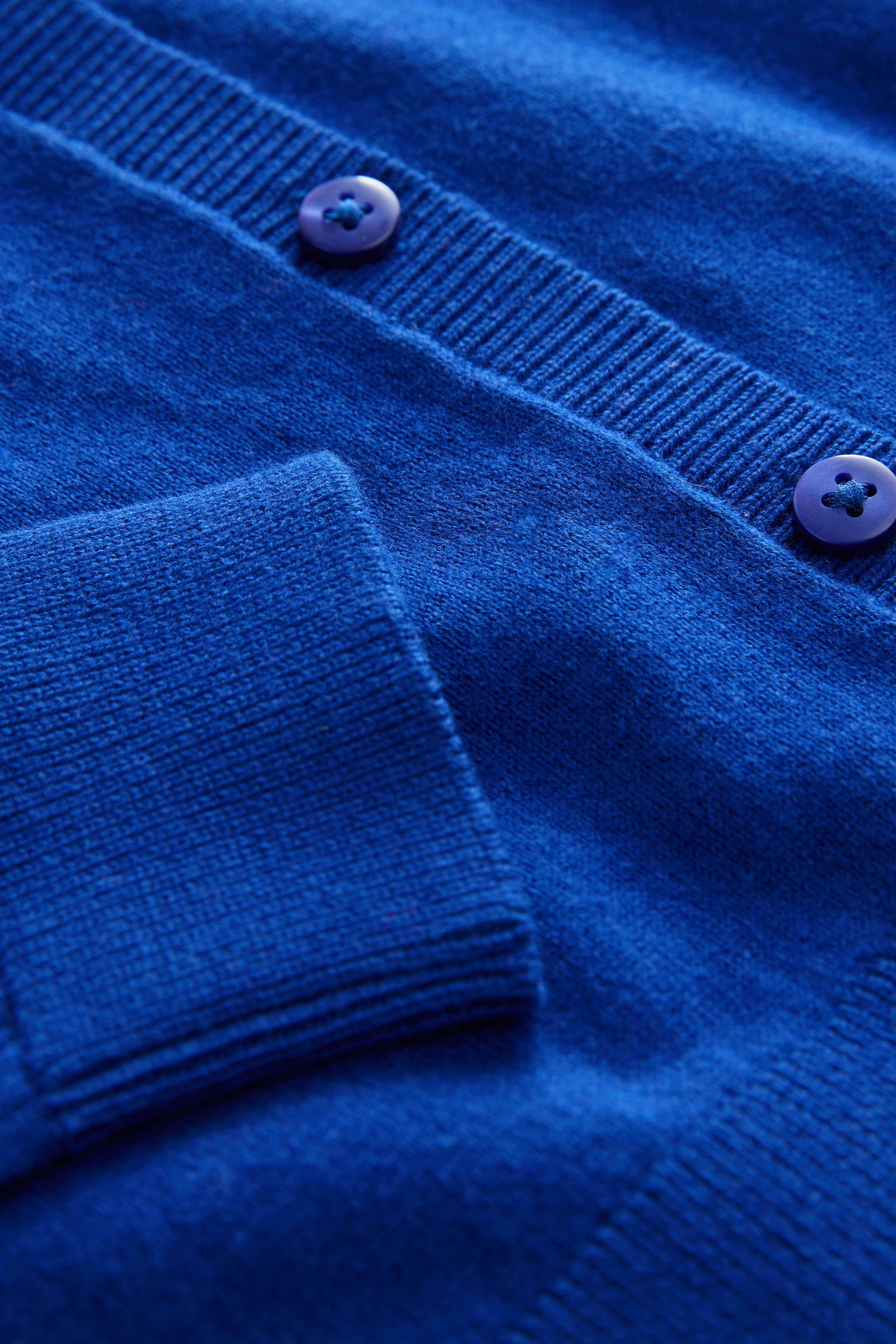 Next Strickjacke Schul-Strickjacke mit gerüschten Schultern (1-tlg)