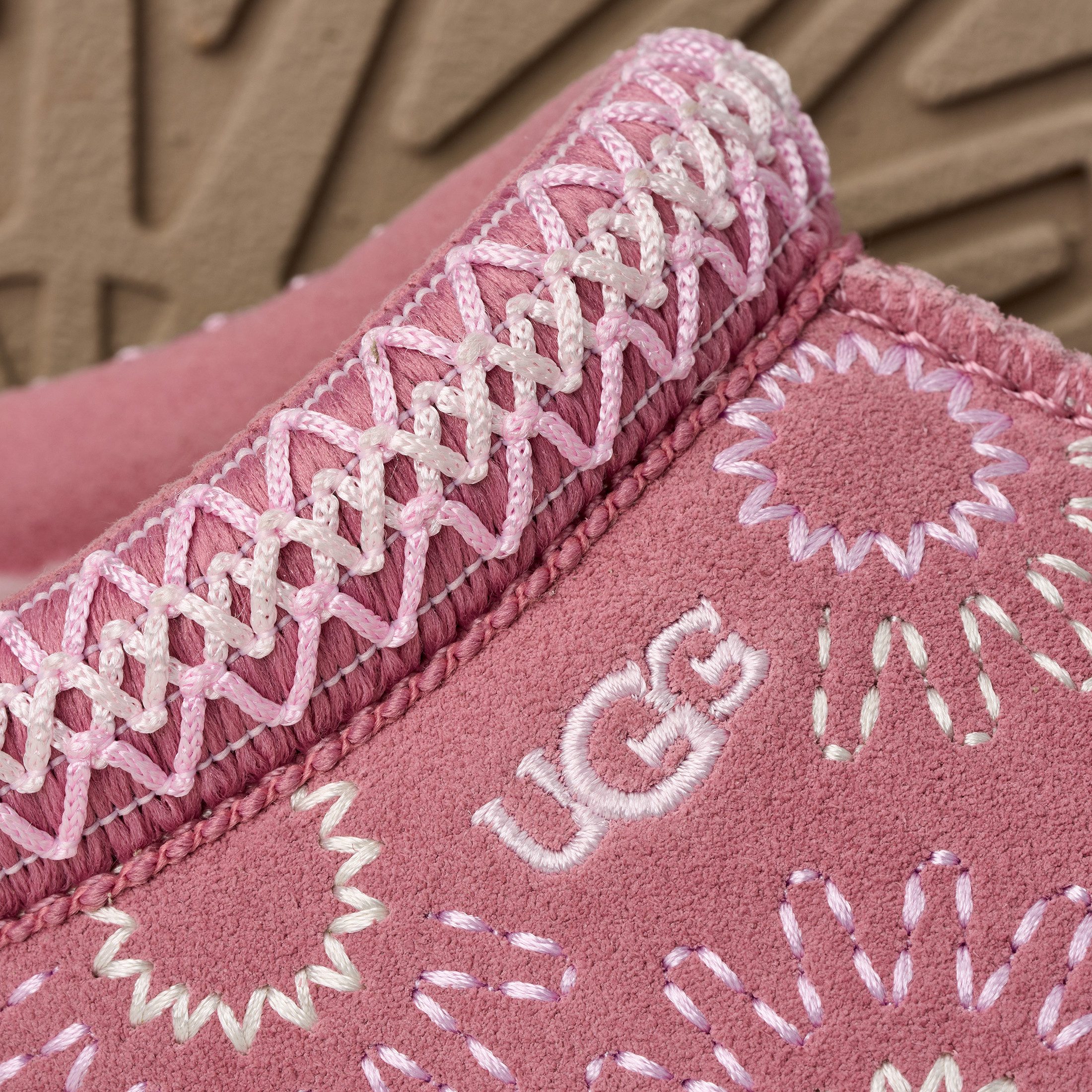 UGG TAZZ SUN STITCH Clog Schlupfschuh, Mule mit trendiger Stickerei