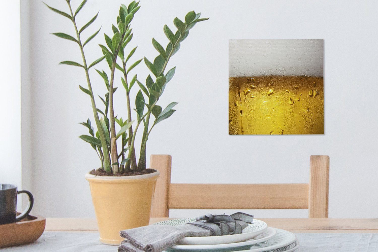 Leinwandbild Bilder St), (1 OneMillionCanvasses® Leinwand Wohnzimmer mit Kondenswasser, Schlafzimmer für Bierglas Überfülltes