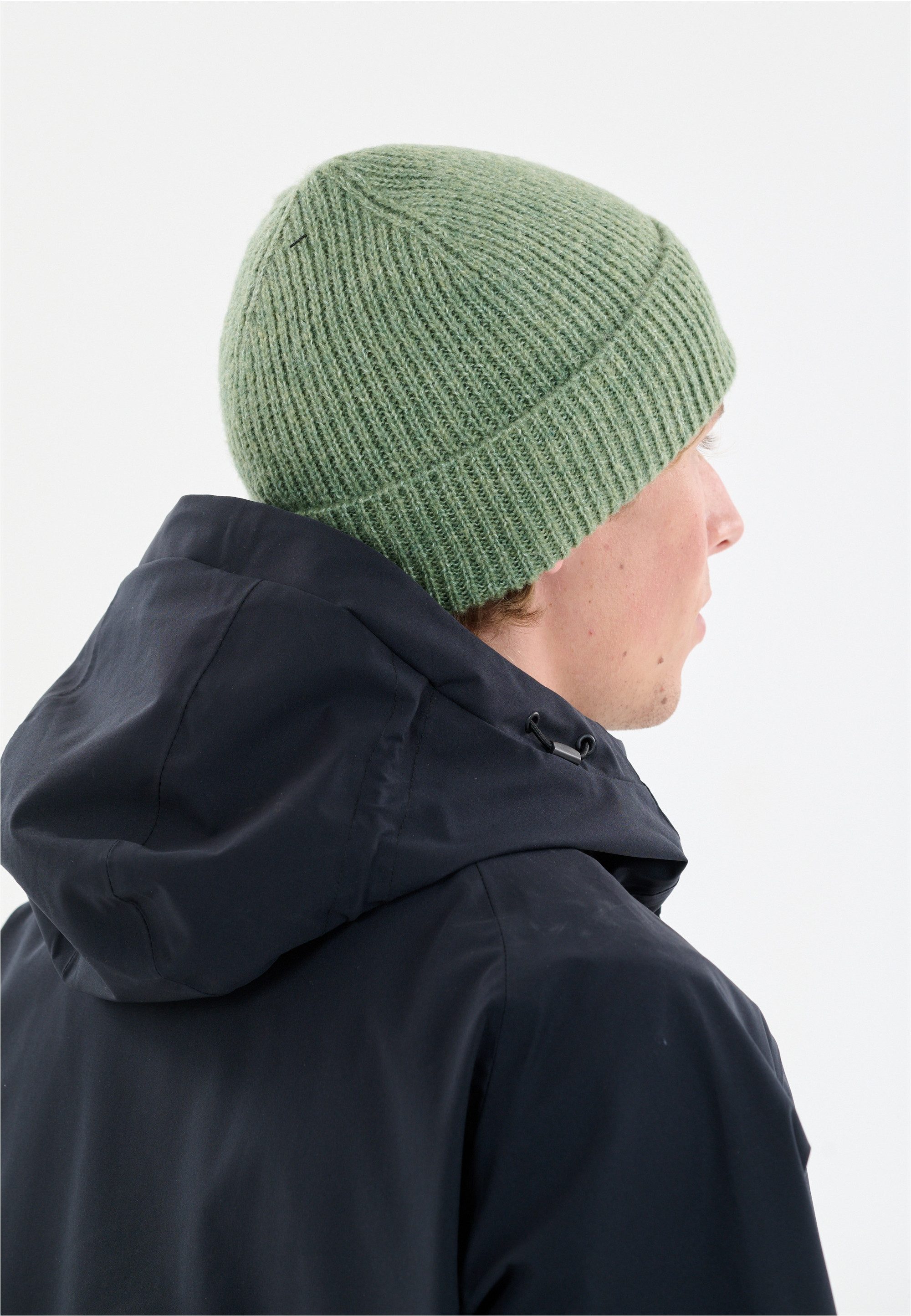 SLOPE Beanie Andi aus wärmenden Materialmix