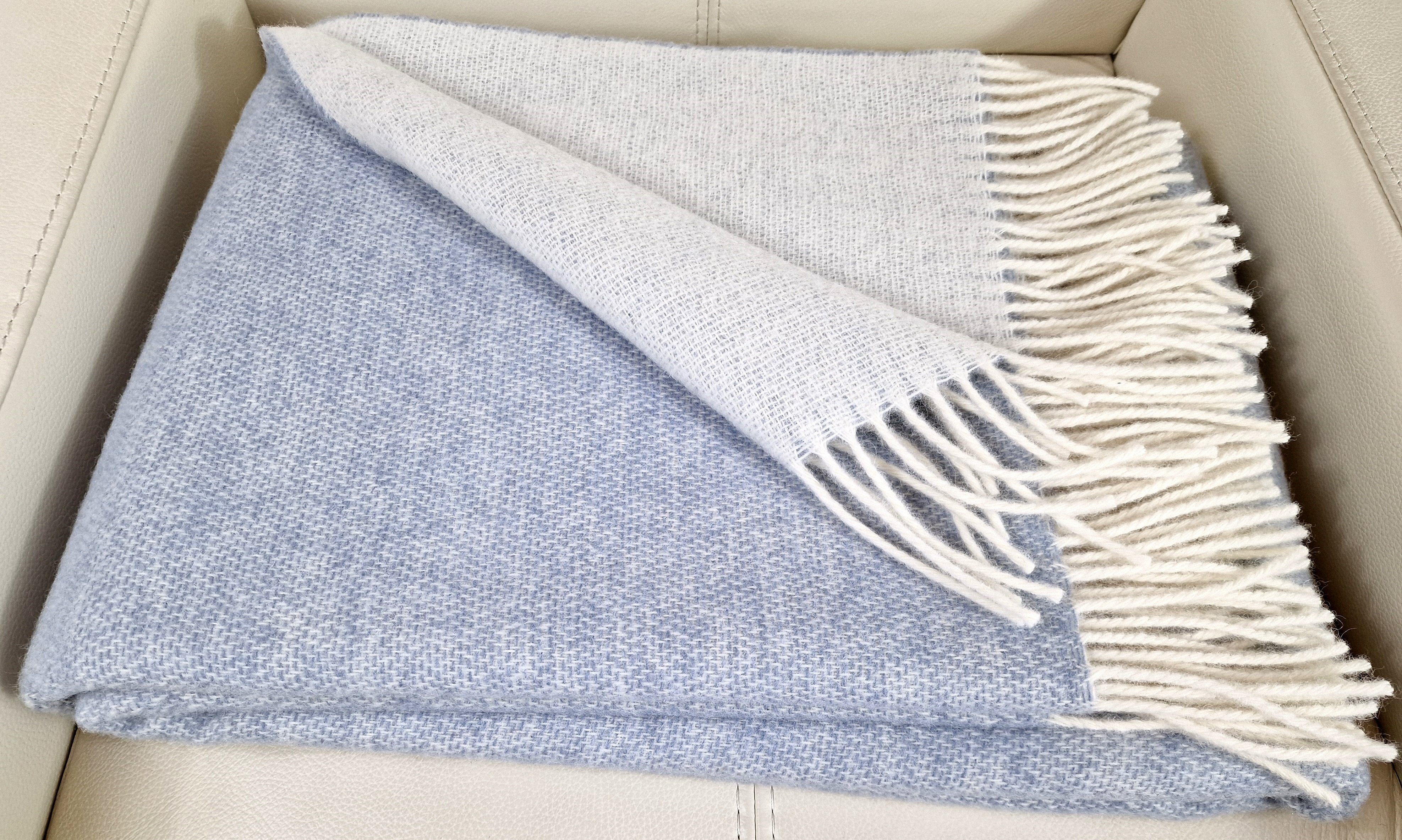 Wolldecke Wolldecke TIROL (doubleface) aus 100% STTS Hellblau-Weiß Schurwolle