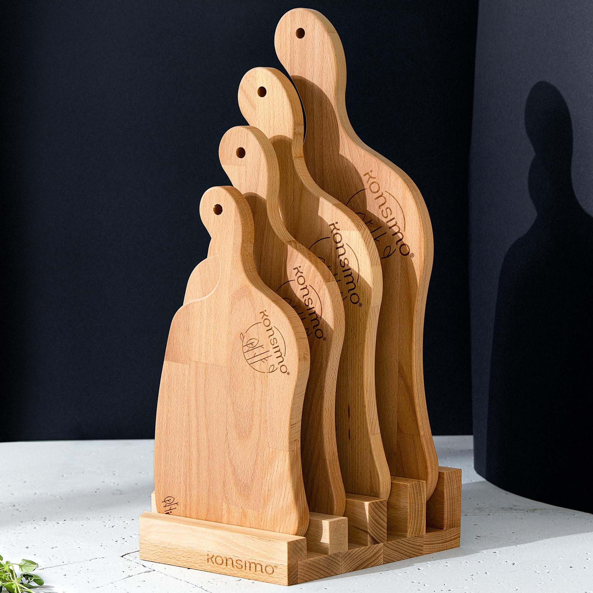 KONSIMO® Schneidebrett LIVO, HEMERO Schneidebrett-Set mit Brettständer, Massivholz Buche, (Maße: von 33 cm bis 48 cm, 4-St, inklusive Brettständer), Premium Designschneiderbrett, Massivholz, Handgefertigt