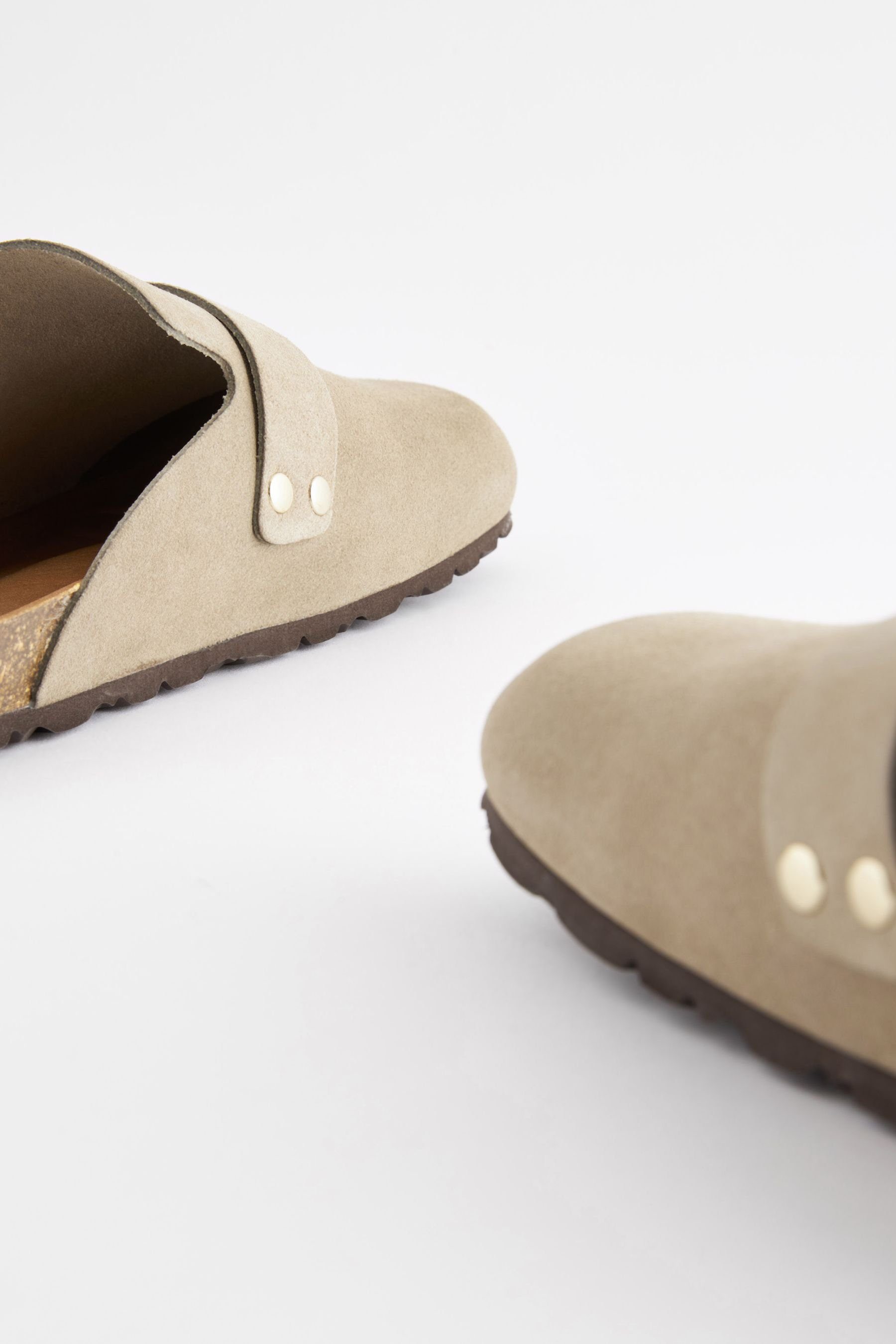 Next Forever Comfort® Clogs aus (1-tlg) Nerzfarben Fußbett Clog mit Brown Wildleder
