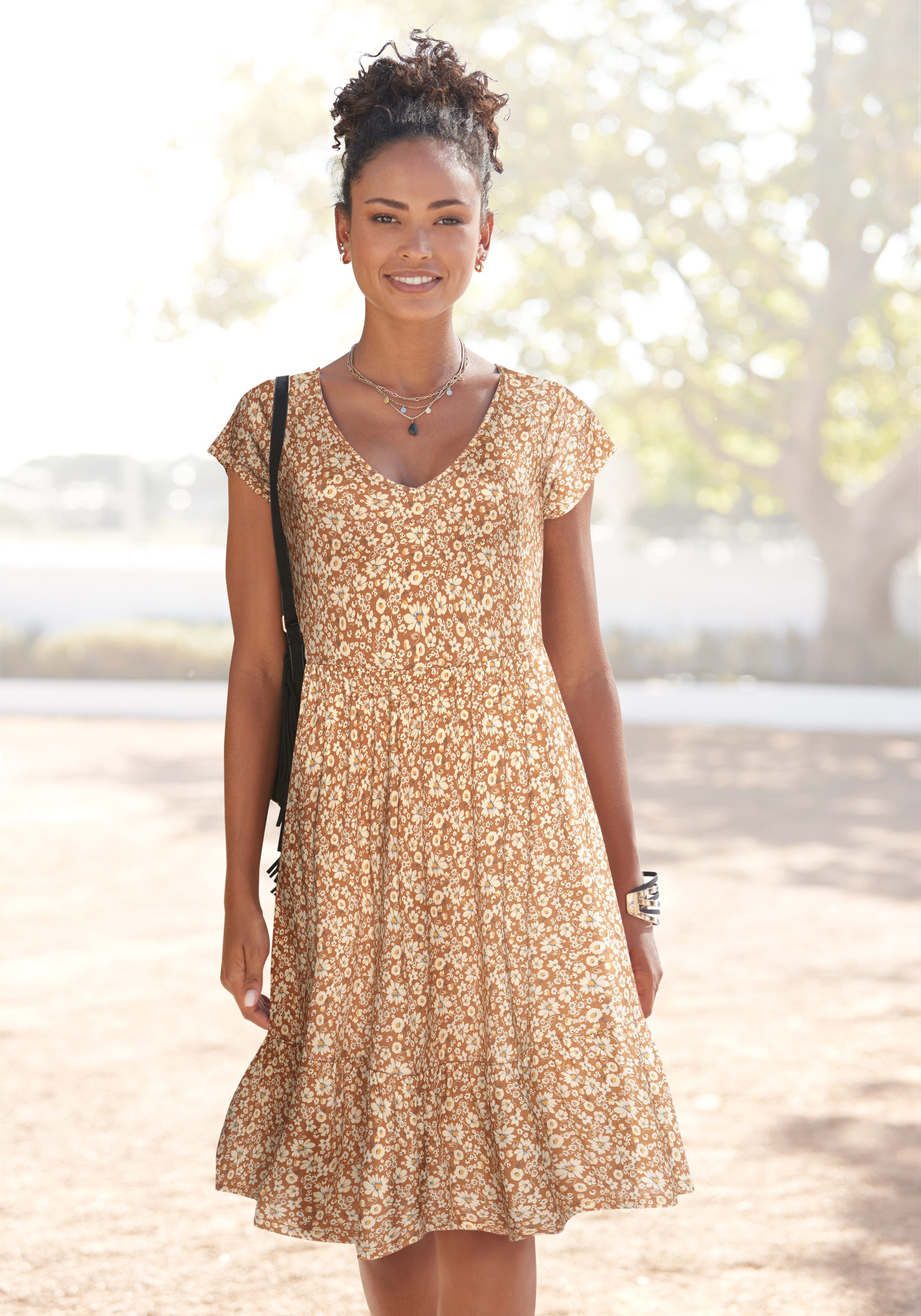 Buffalo Jerseykleid mit Blümchenprint und V-Ausschnitt Kurzes Sommerkleid, Strandkleid, Druckkleid, Blumenkleid