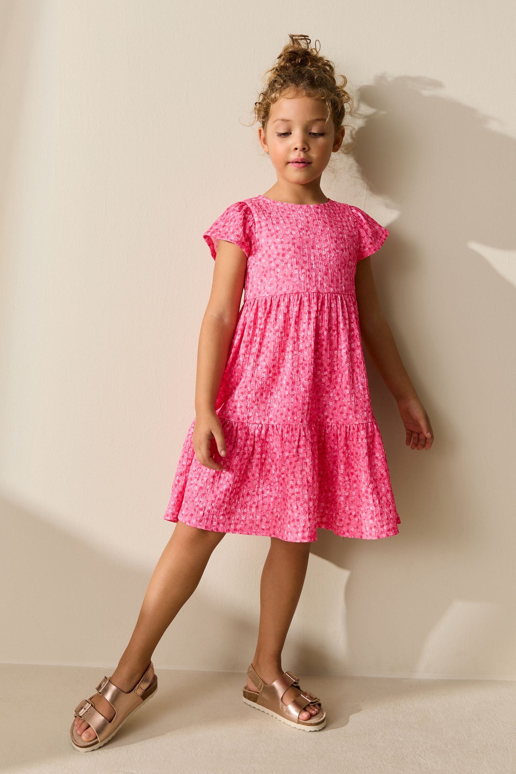 Next Jerseykleid Kleid in Knitteroptik mit Engelsärmeln (1-tlg) – Bild 5 von 5