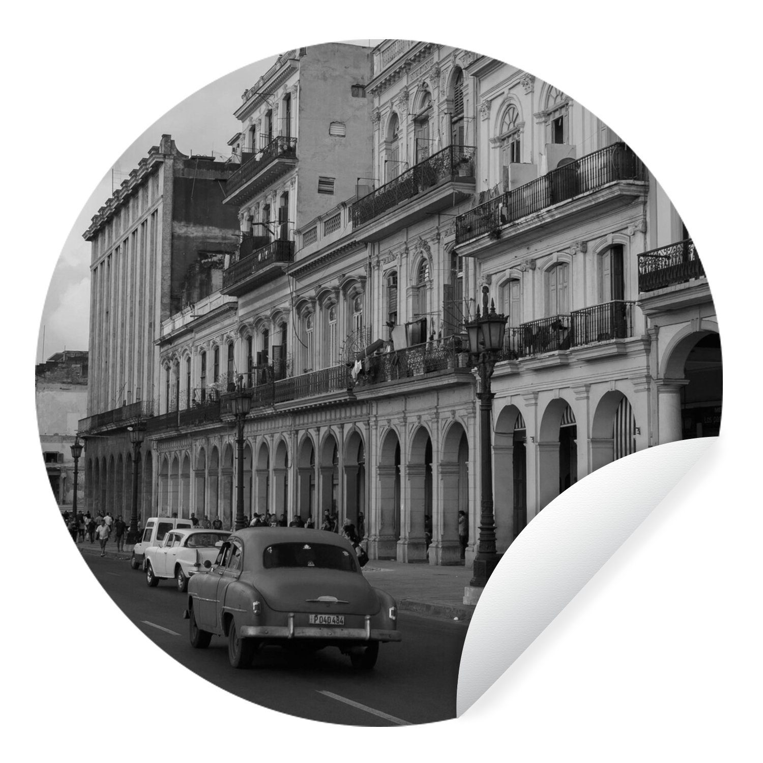MuchoWow Wandsticker Alte Autos auf den Straßen von Kuba - schwarz und weiß (1 St), Tapetenkreis für Kinderzimmer, Tapetenaufkleber, Rund, Wohnzimmer
