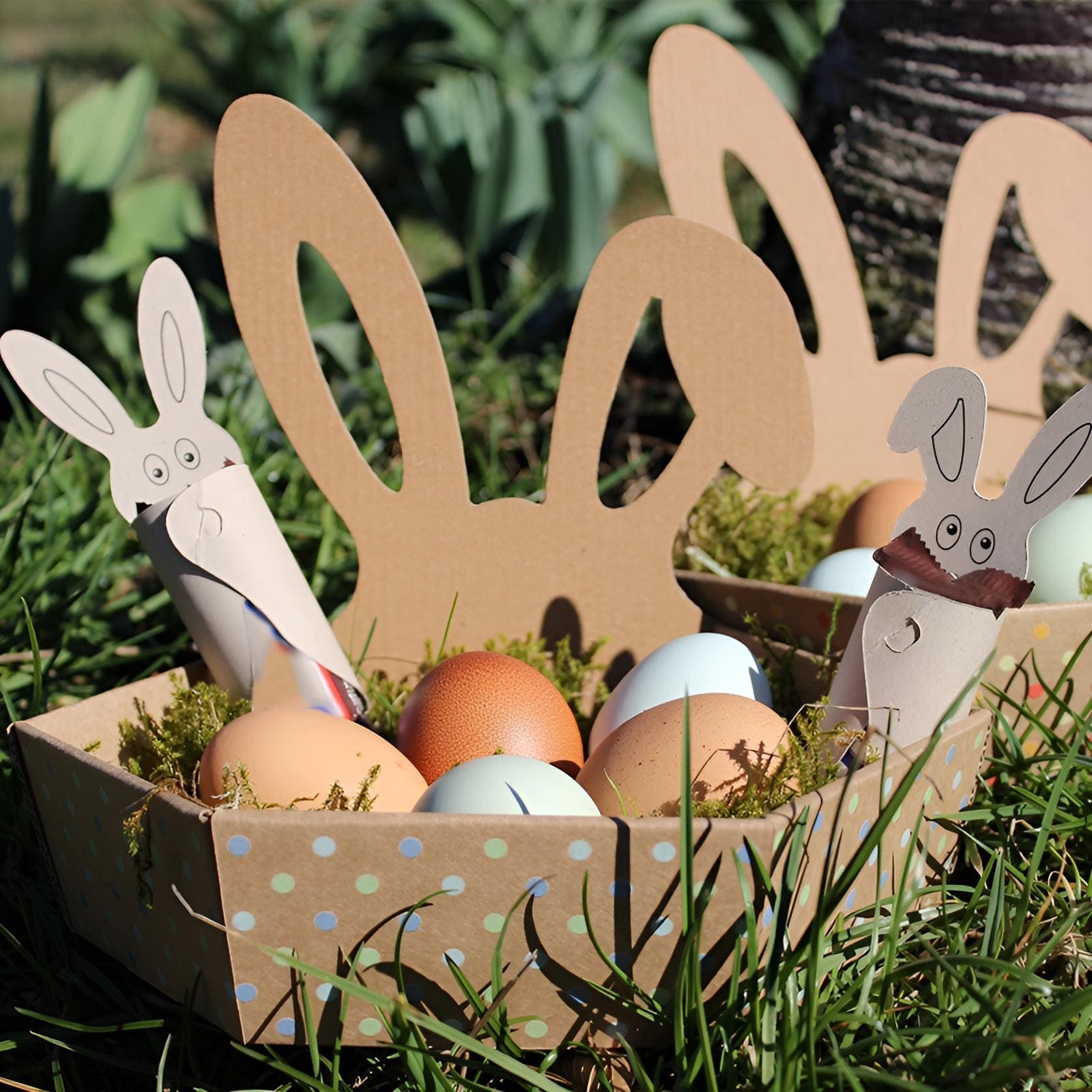 DAS PAPPHAUS Osternest Osterkörbchen Hasenohren aus Wellpappe - Klein - Braun oder Weiß, Dieses Osterkörbchen aus Pappe ist ein echter Klassiker