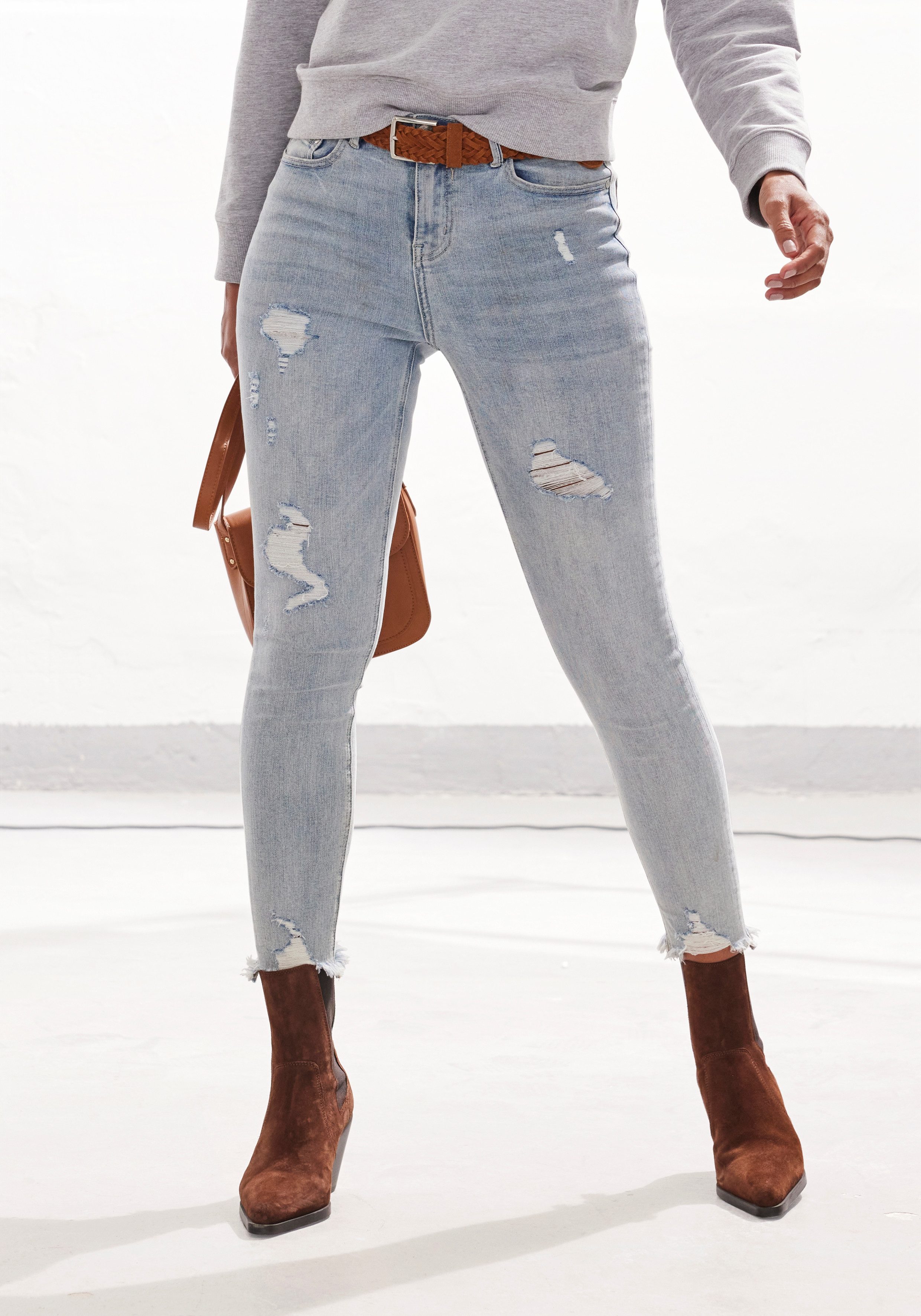 Buffalo Destroyed-Jeans mit ausgefransten Saumabschlüssen aus bequemer Baumwollmischung mit ausgefranstem Beinabschluss und Stretchanteil, schmale Passform