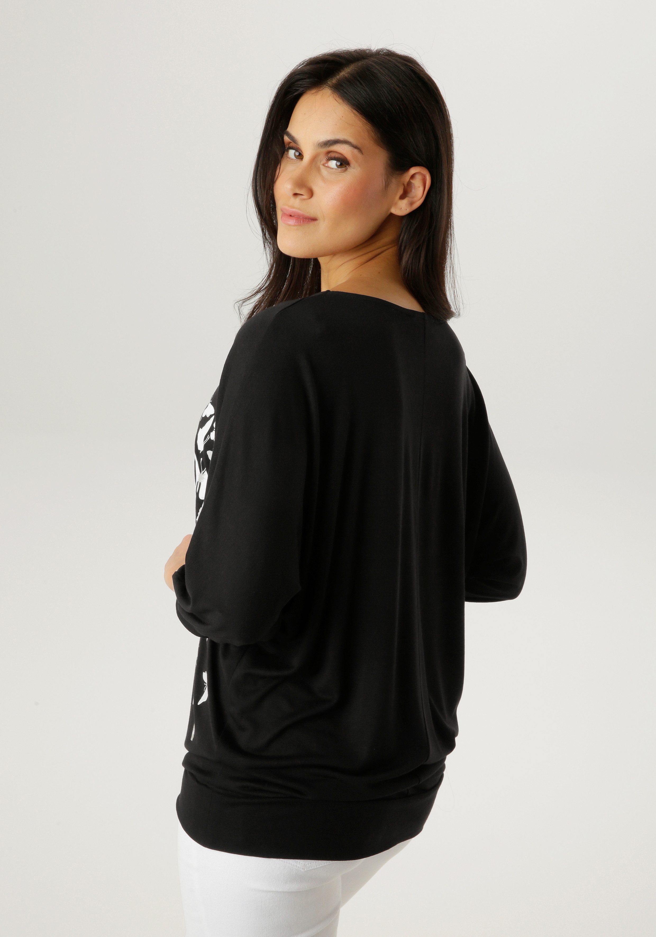 Aniston SELECTED T-Shirt vorne mit filigranen Schmetterlingen bedruckt